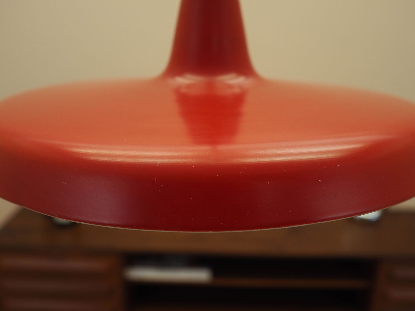 Luminaires Lampe à suspension industrielle danoise en métal rouge, design scandinave moderne, années 1960 photo