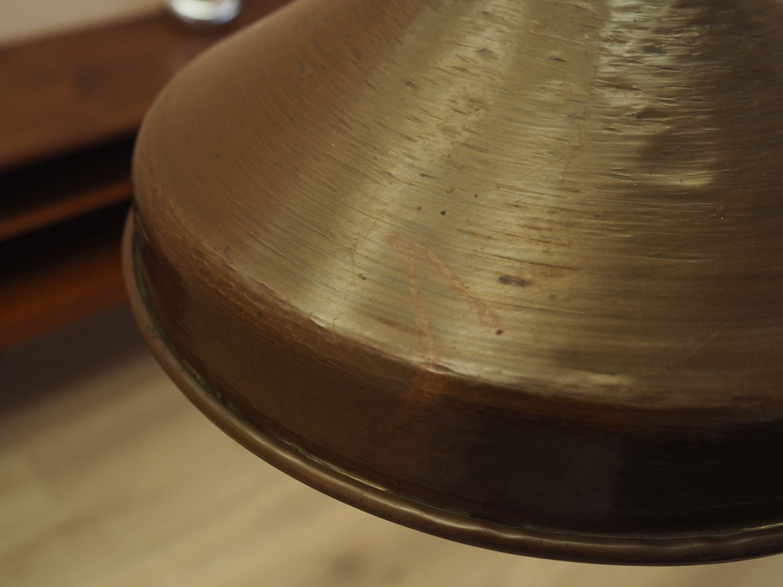 photo furniture Deense Messing Hanglamp, Industriële Kap Met Scandinavisch Design, jaren 1960