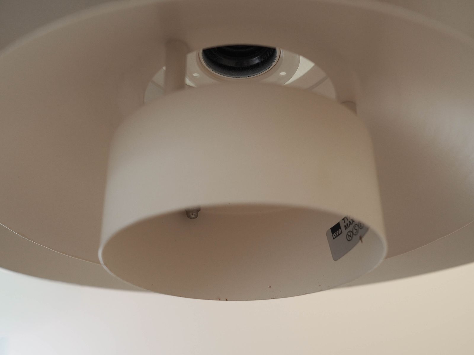Luminaires Suspension Lyfa à hauteur réglable, design danois, années 1970, abat-jour en métal blanc photo