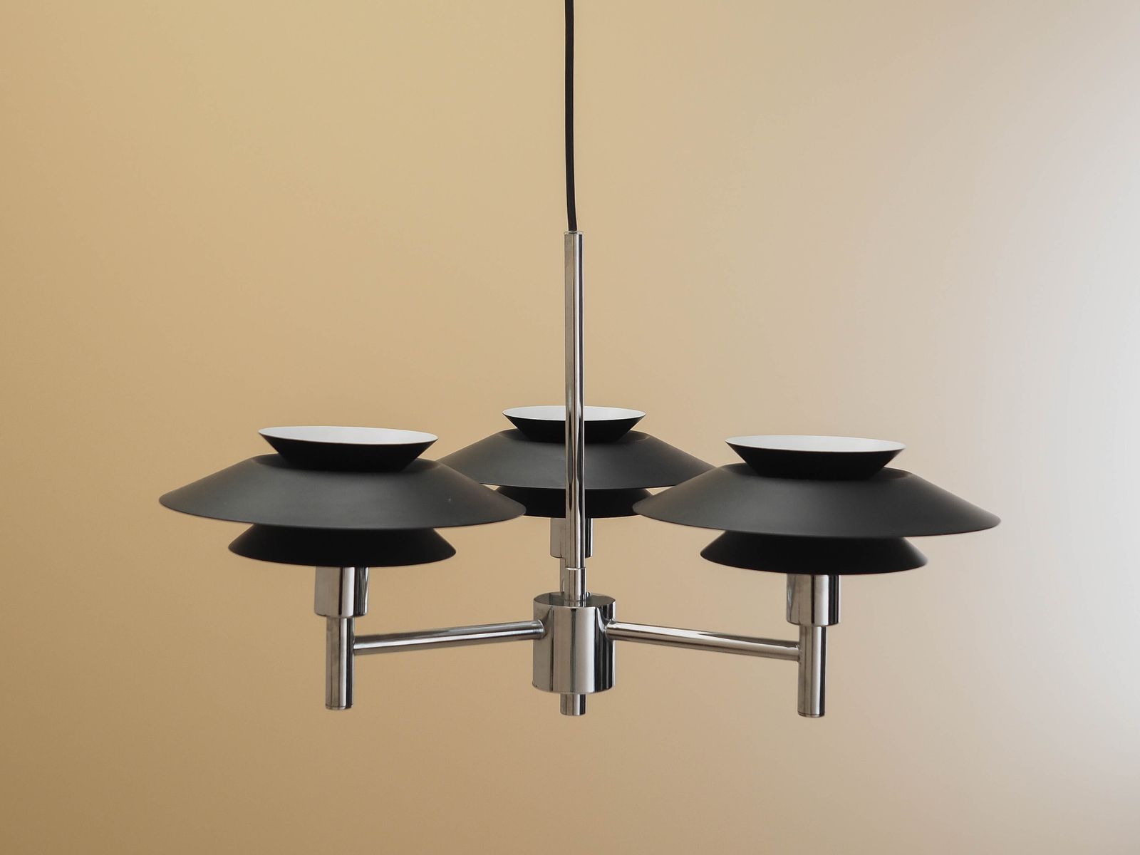 Genoa hanglamp met drie kappen, metaal, Harald Nyborg A/S, Denemarken, hedendaags photo furniture