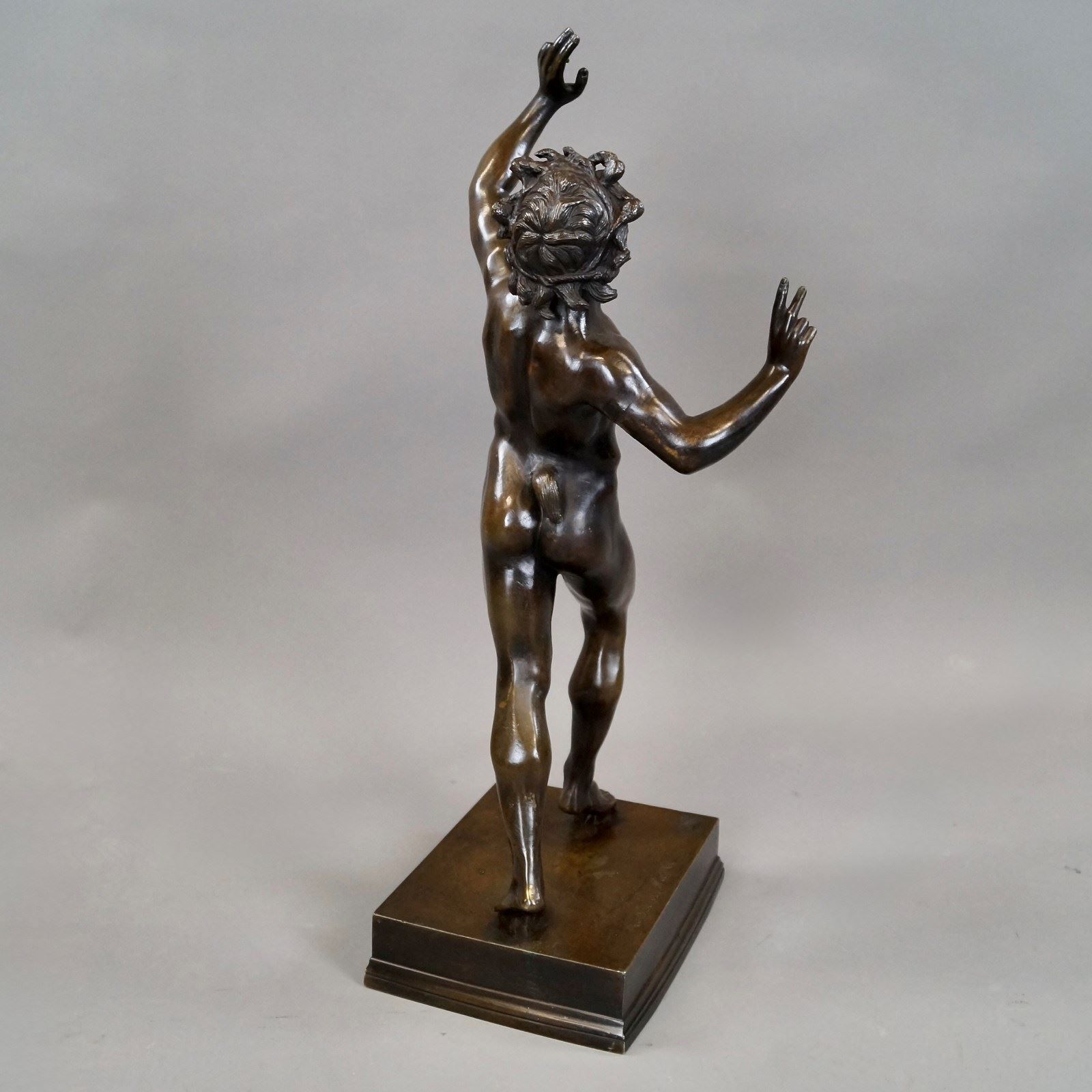 Italiaans bronzen 'Grand Tour'-souvenir van een dansende faun, eind 19e eeuw photo Kunst