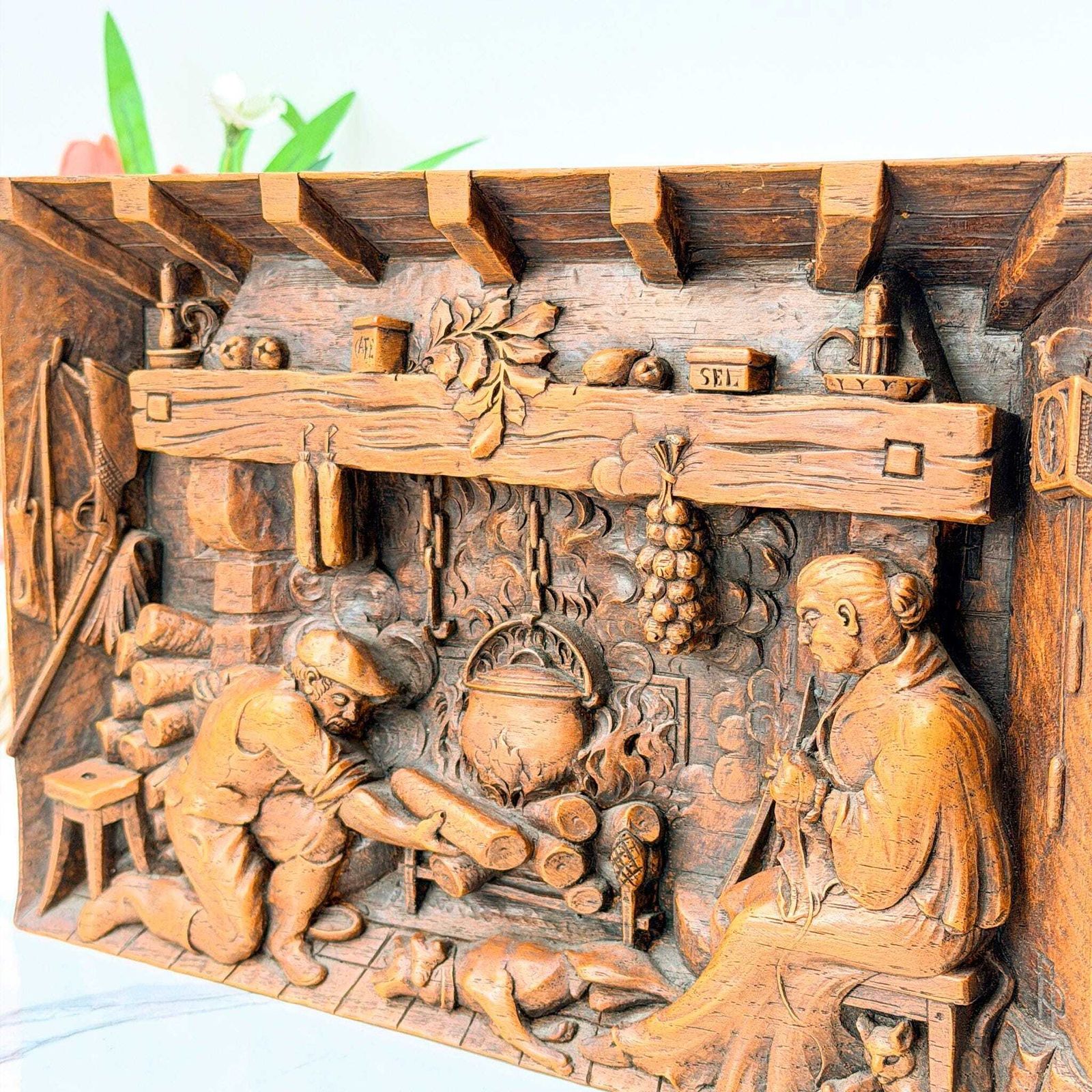 photo furniture Continentaal rustiek gesneden eikenhouten wandpaneel, 3d haardscène, 20e eeuw