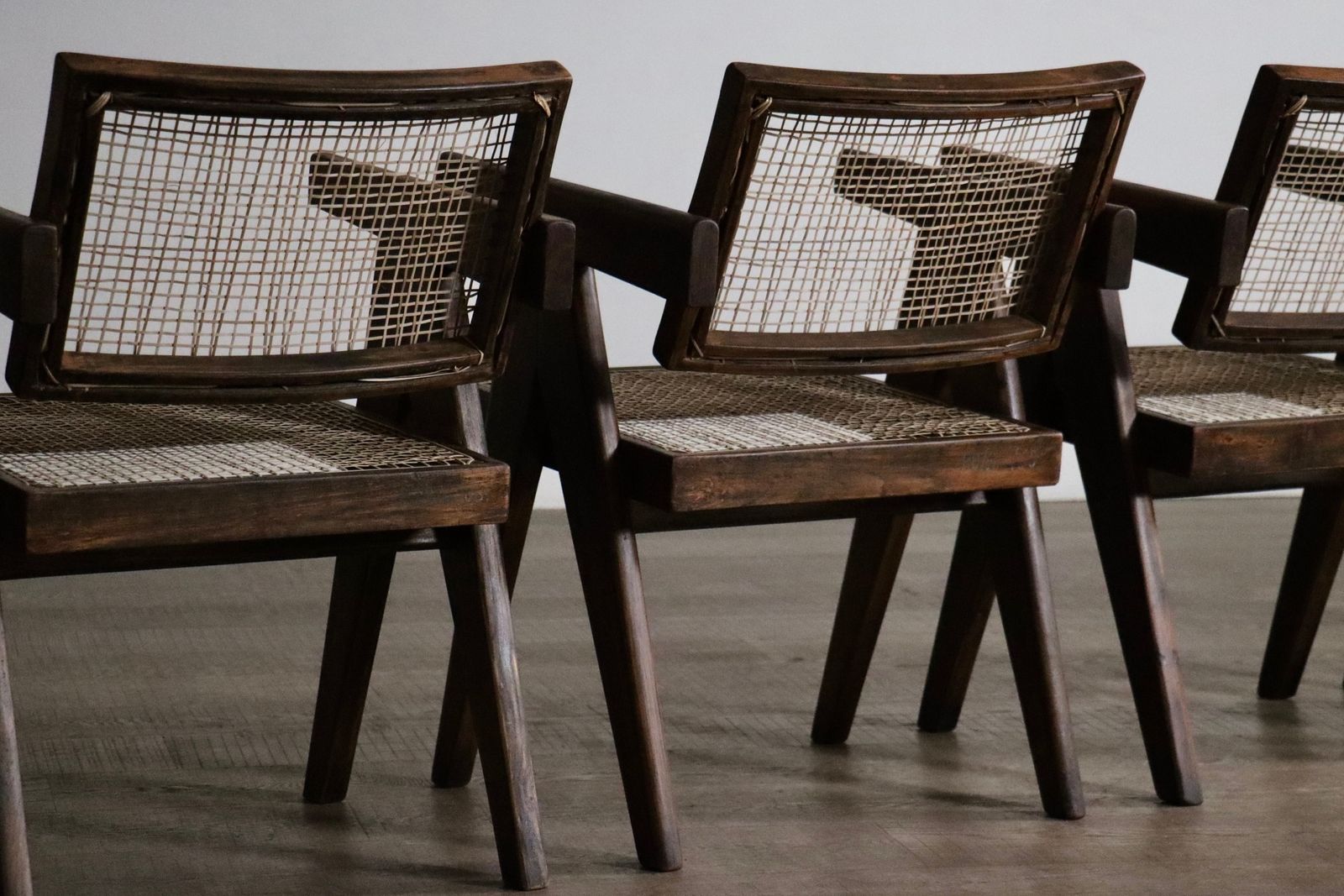 photo vintage Set Of 8 Pierre Jeanneret Office Cane Chairs, India 1950s