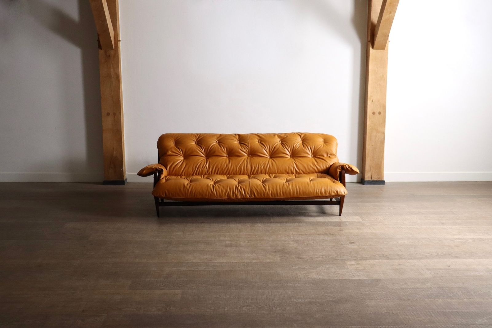 photo for sale Jean Gillon Rodeio Sofa voor Italma Wood Art, Brazilië, 1965