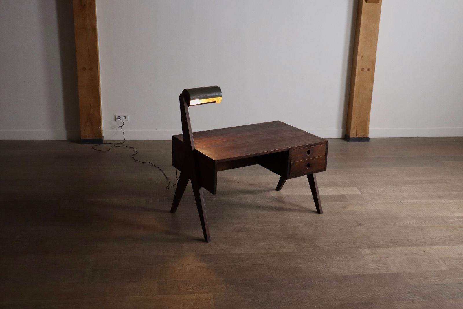 Pierre Jeanneret Bureau met Geïntegreerde Lamp, Chandigarh, jaren 1950