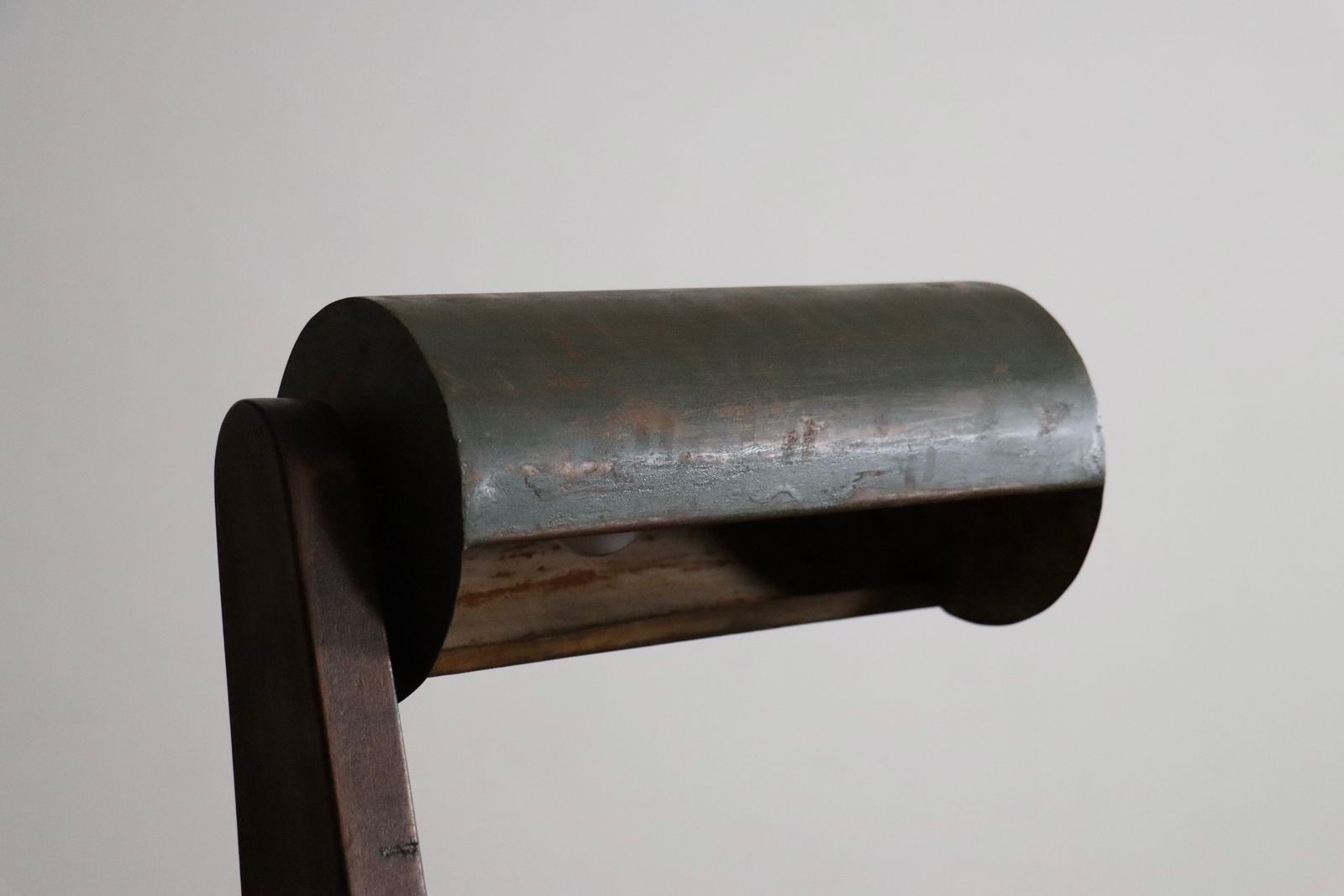Pierre Jeanneret Bureau met Geïntegreerde Lamp, Chandigarh, jaren 1950 photo buy