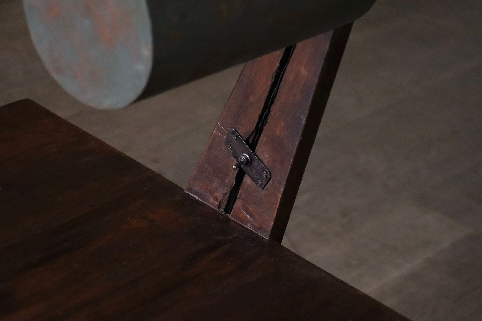 18500.0 Pierre Jeanneret Bureau met Geïntegreerde Lamp, Chandigarh, jaren 1950 photo