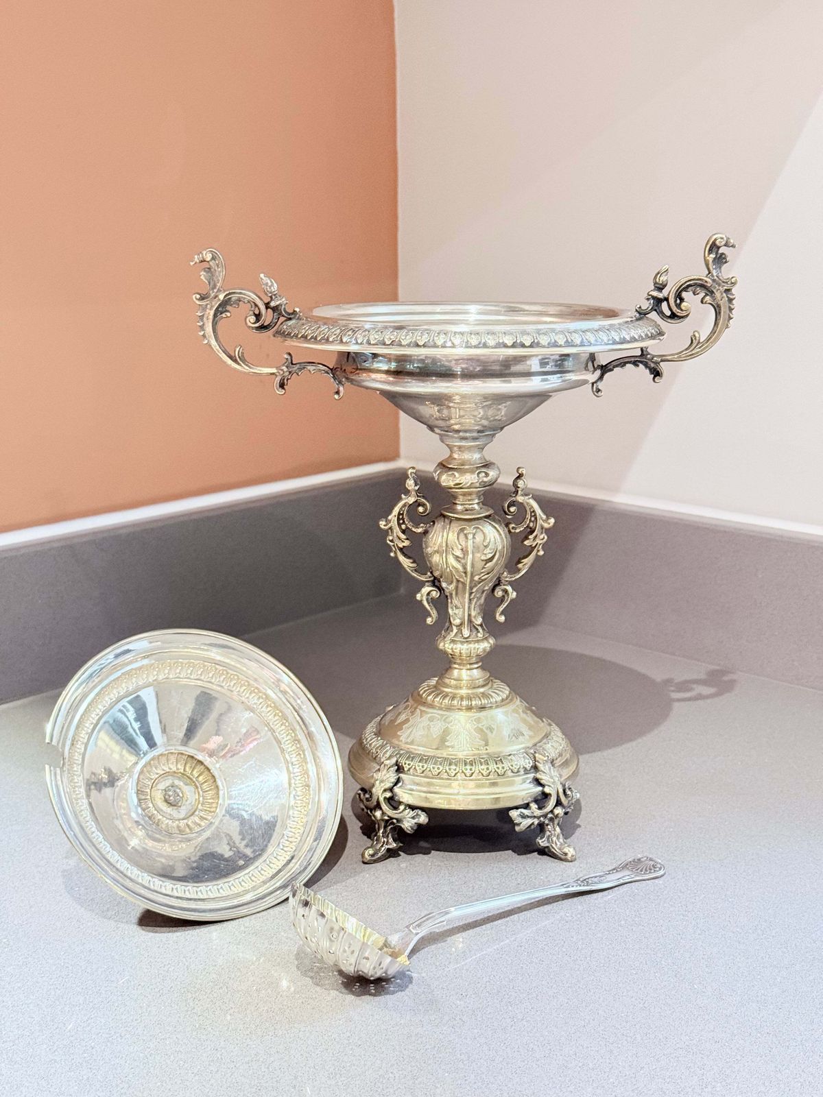 Coupe d'époque en argent, saupoudroir à sucre en métal argenté suédois avec cuillère, Östberg photo Décoration