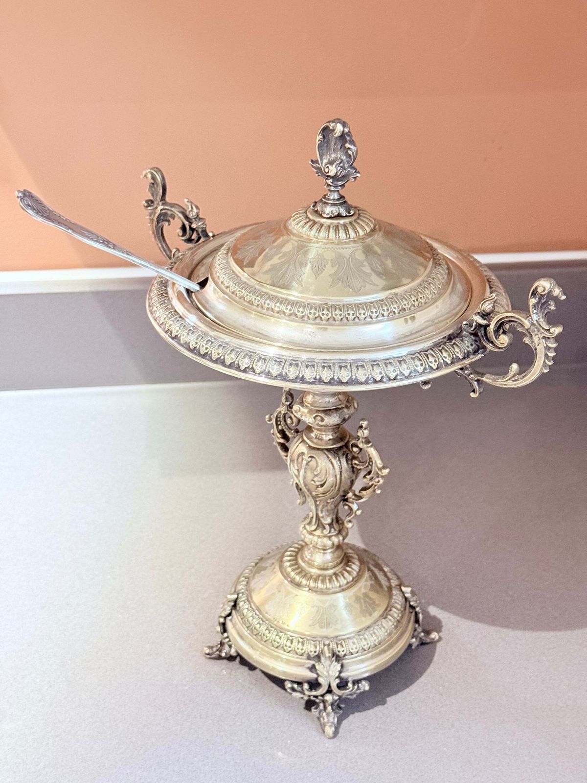 photo buy Coupe d'époque en argent, saupoudroir à sucre en métal argenté suédois avec cuillère, Östberg