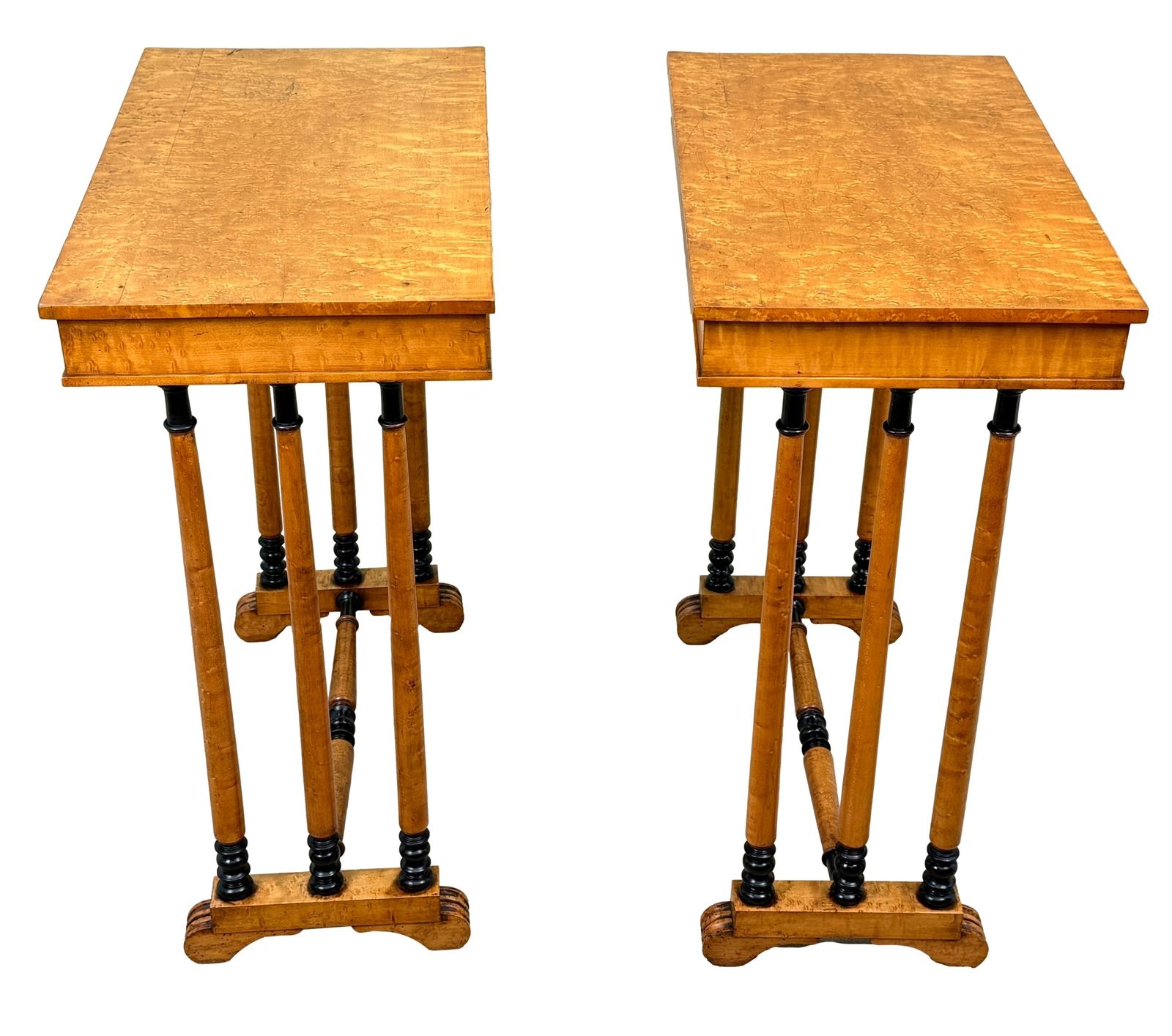 Zeldzaam paar bijzettafels van vogelogesakahorn, vroeg 19e eeuw, Regency-periode (Engeland, ca. 1820) photo for sale