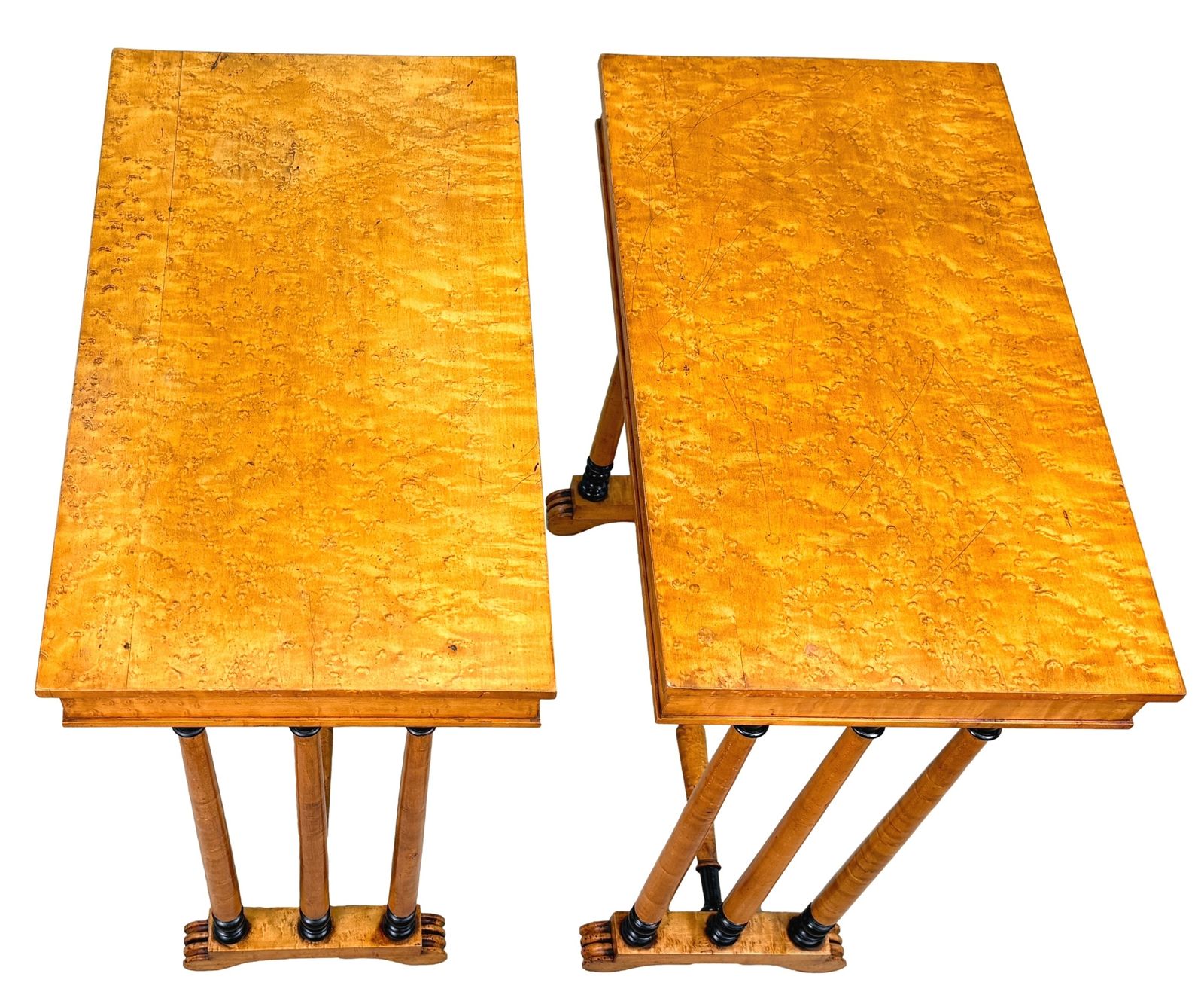 Paire rare de tables d'appoint en placage de loupe d'érable, époque Regency, début du XIXe siècle (Angleterre, vers 1820) photo vinterior