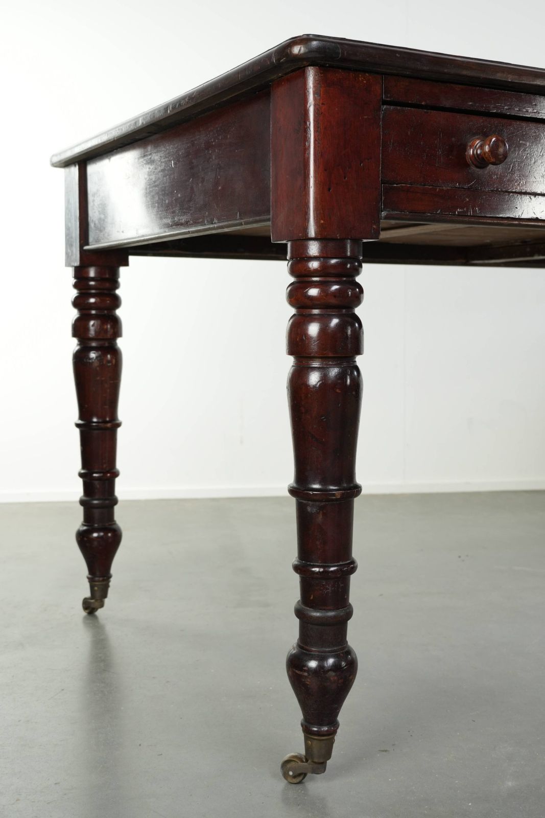 2218.0 Antique English Writing Desk From The Late 19th Century With A Warm Wood Color And A Dark Brown Leather Top With Gold Accents. photo