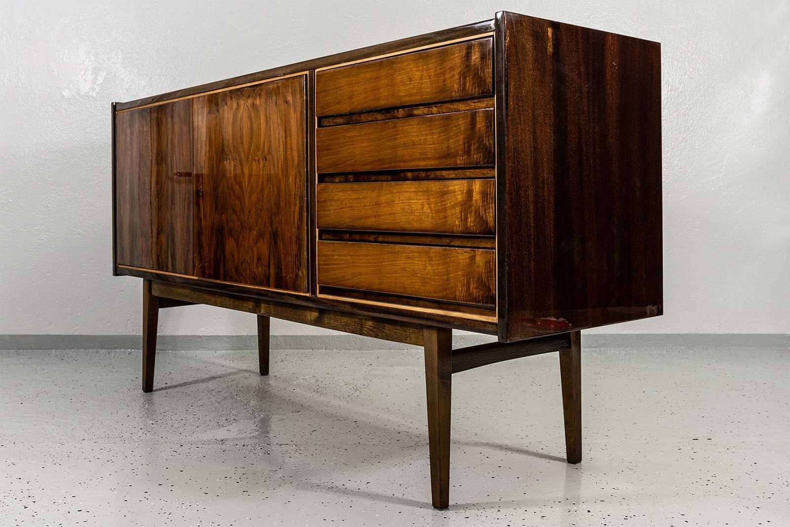 Mid-Century Hoogglans Walnoot Dressoir van S. Albracht, Polen, 1972 photo Meubels