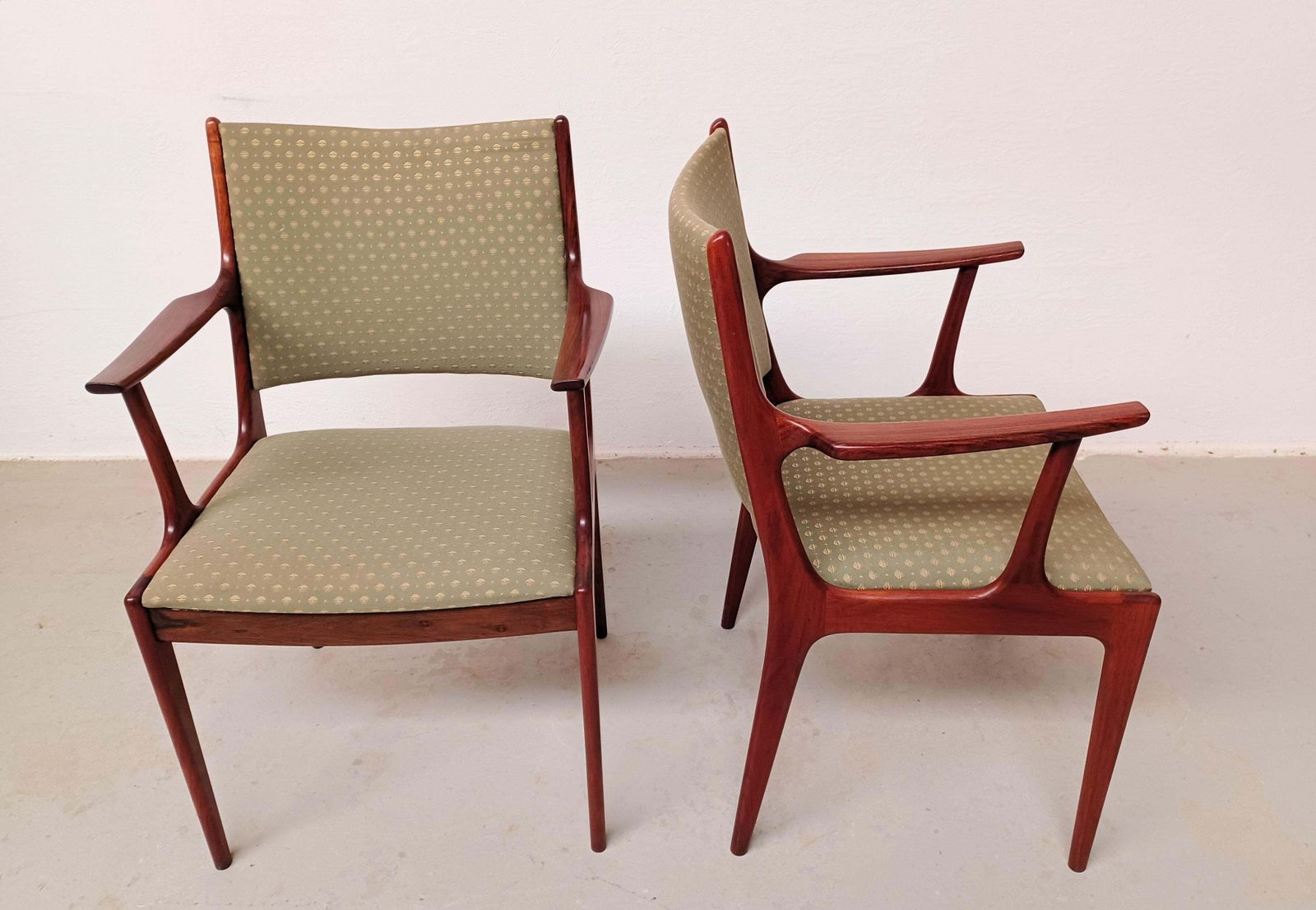 Fully Restored Johannes Andersen Rosewood Armhairs In Exellent Condition With Customizable Reupholstery photo furniture