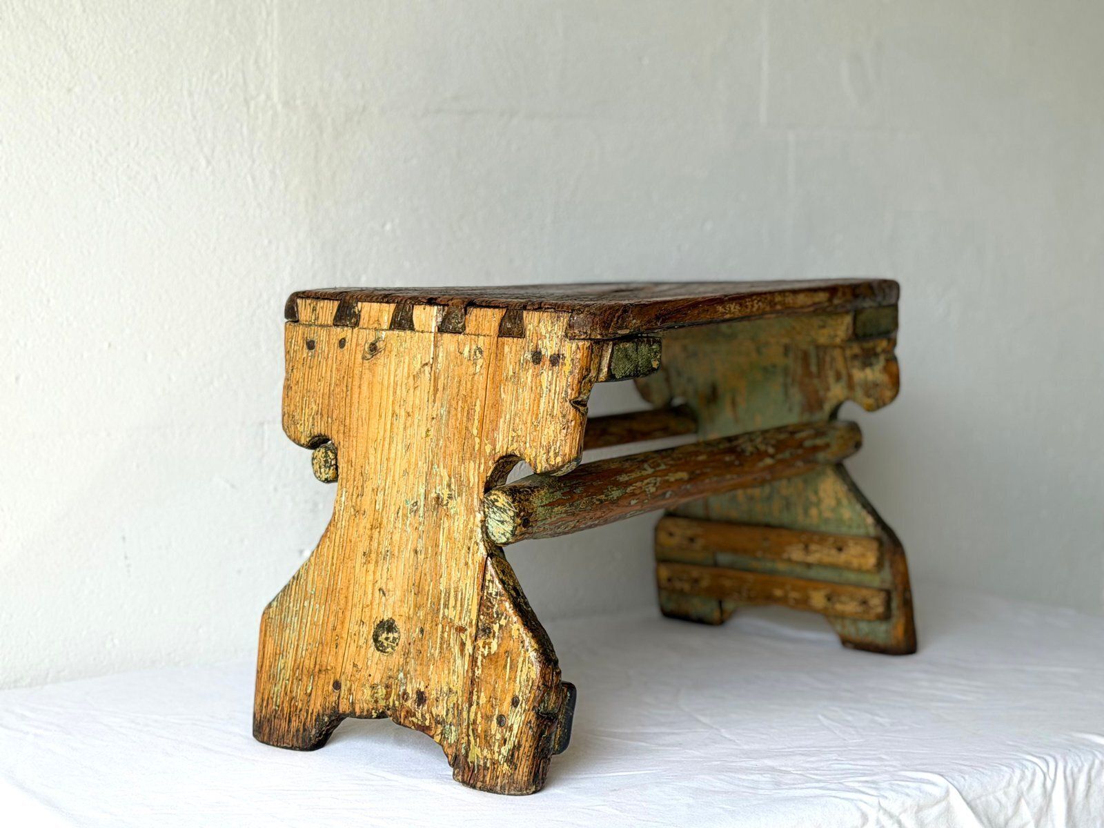 Antieke rustieke houten bank, jaren 1890 photo furniture