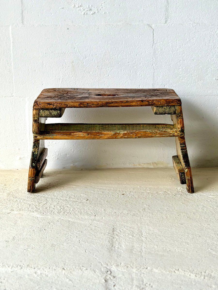 photo furniture Antieke rustieke houten bank, jaren 1890