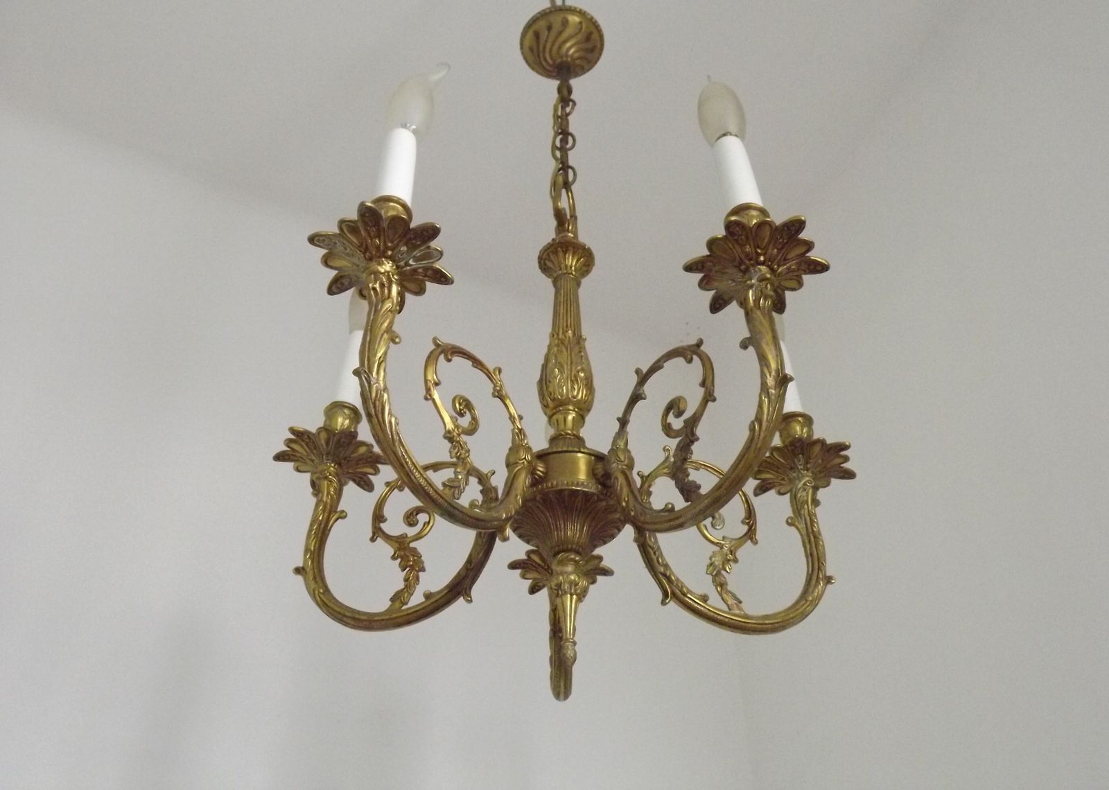 photo furniture Elegante Franse bronzen Art Nouveau kroonluchter met 5 lichtpunten