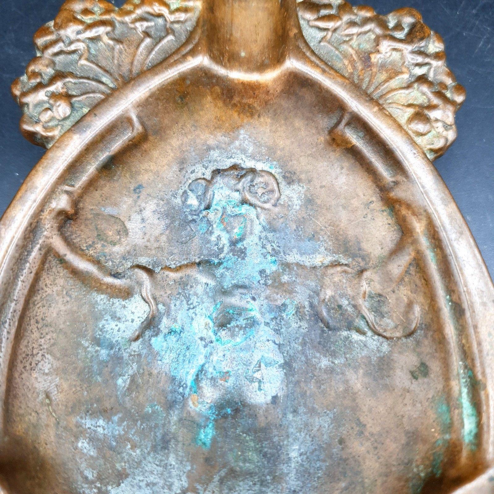 photo for sale Antiek Art Nouveau Bronzen Figuratieve Asbak Vide Poche Dame Vrouw Bloemen Ca.1900