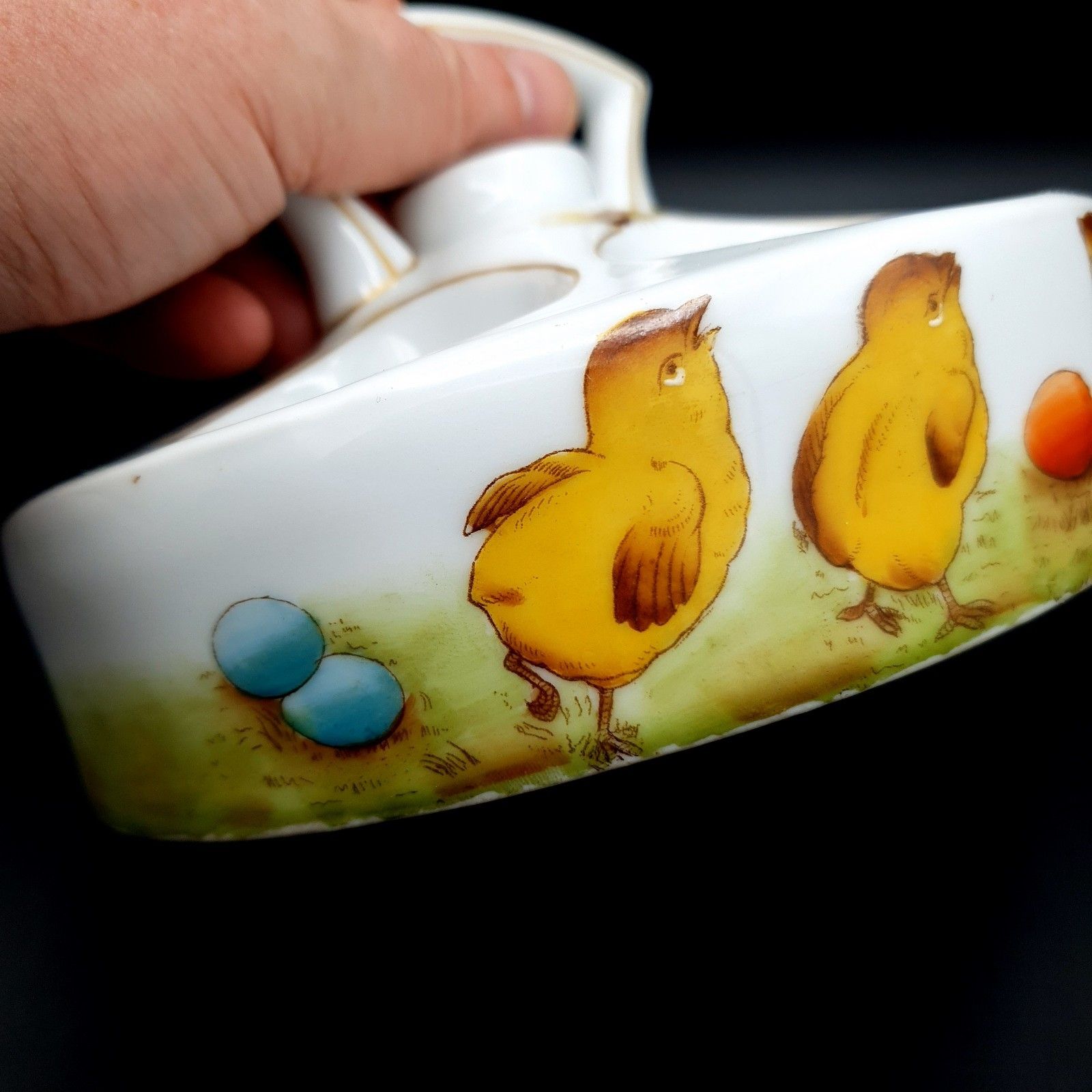 photo vintage Rare Victorian Heated Egg Cruet Set Chicks & Eggs Ceramic For 6 Eggs L1800s Est