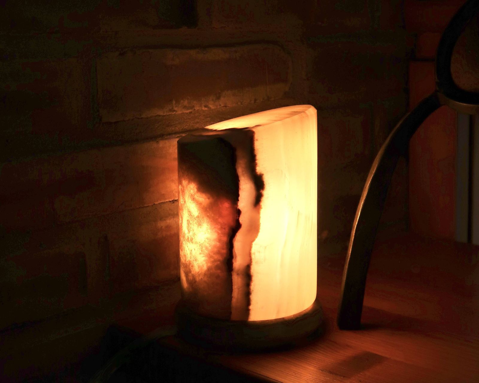 Vintage tafellamp van bleekgroen natuurlijk onyx, jaren 1970. photo Verlichting