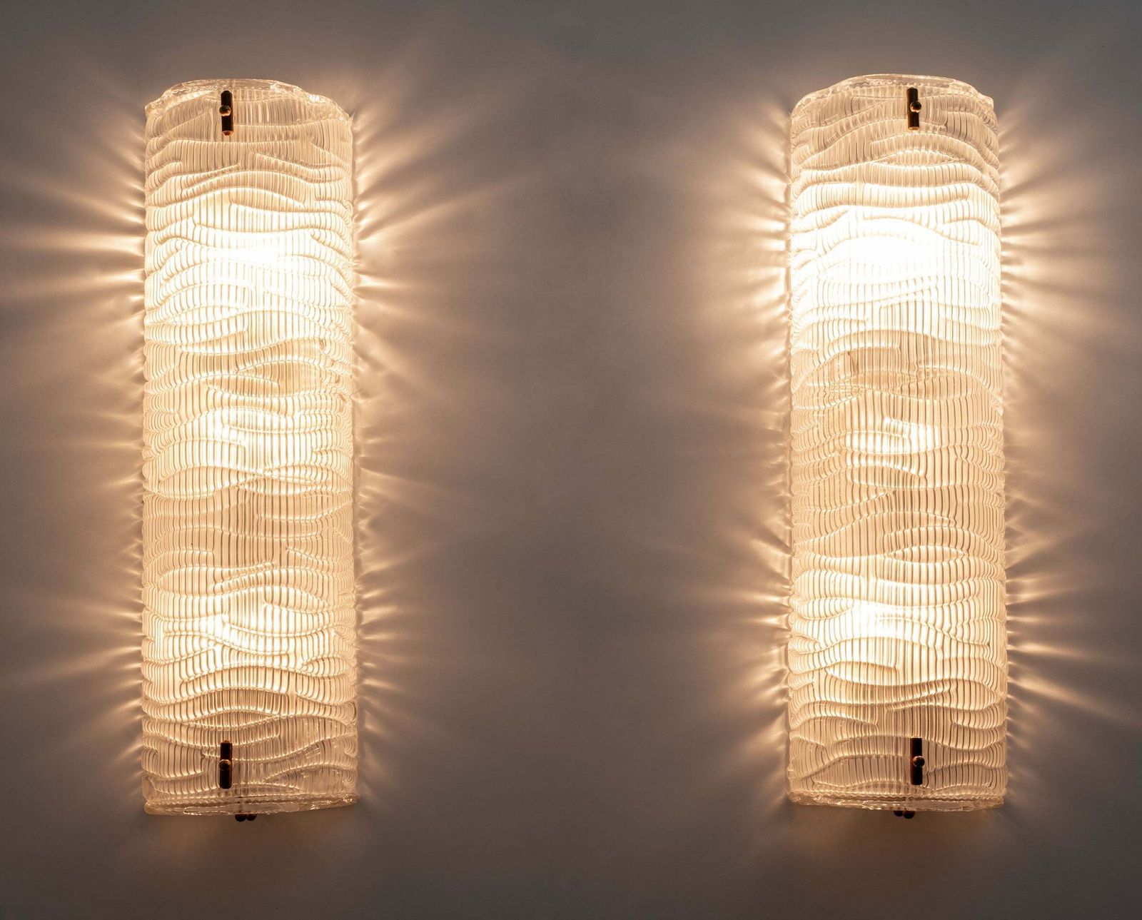 Paar moderne Italiaanse Murano-glas wandlampen met textuur photo furniture