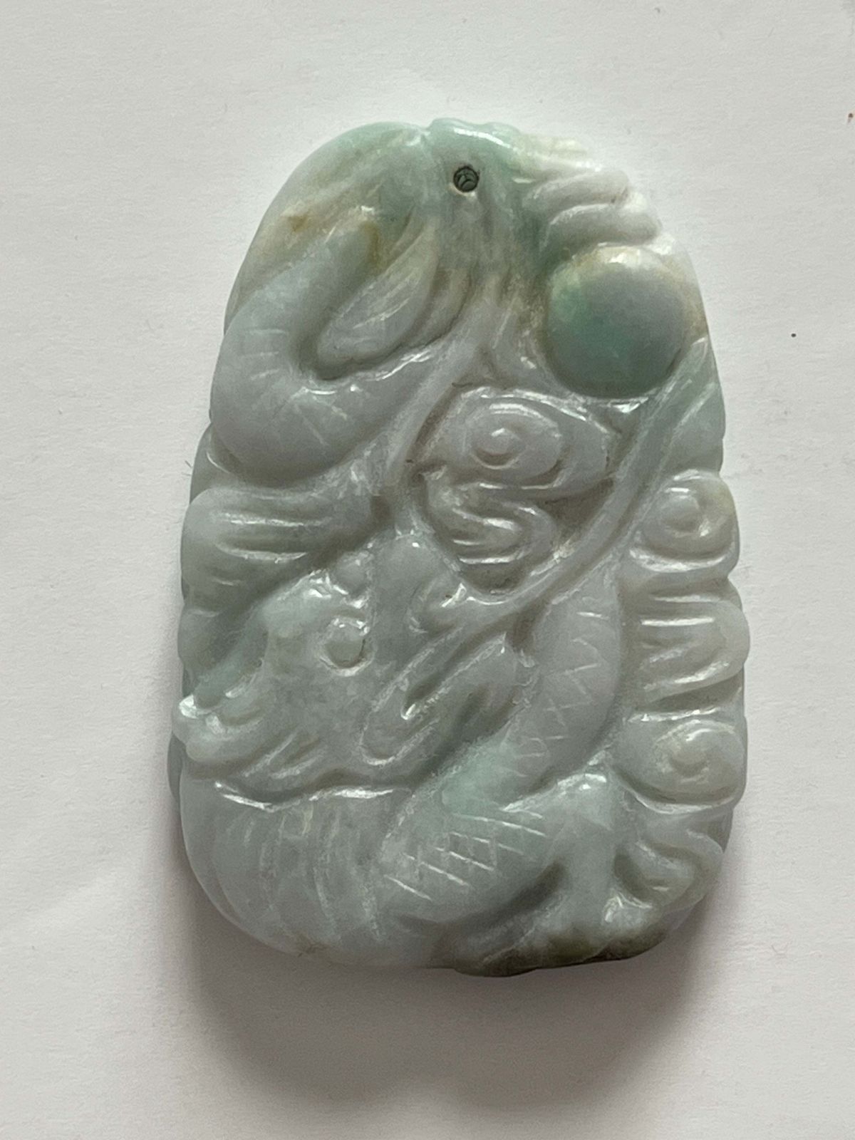 19e-eeuwse Chinese jadeïet nefriet hanger met draak en vogel, handgesneden photo furniture