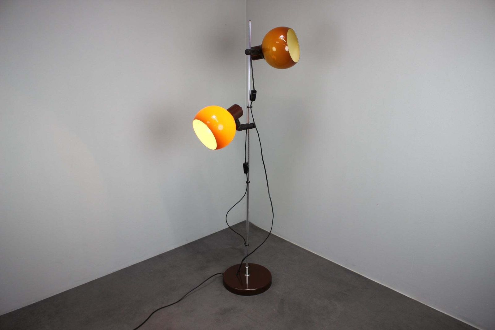 photo for sale Lampadaire double réglable Space Age hongrois en orange et marron, chromé, années 1970
