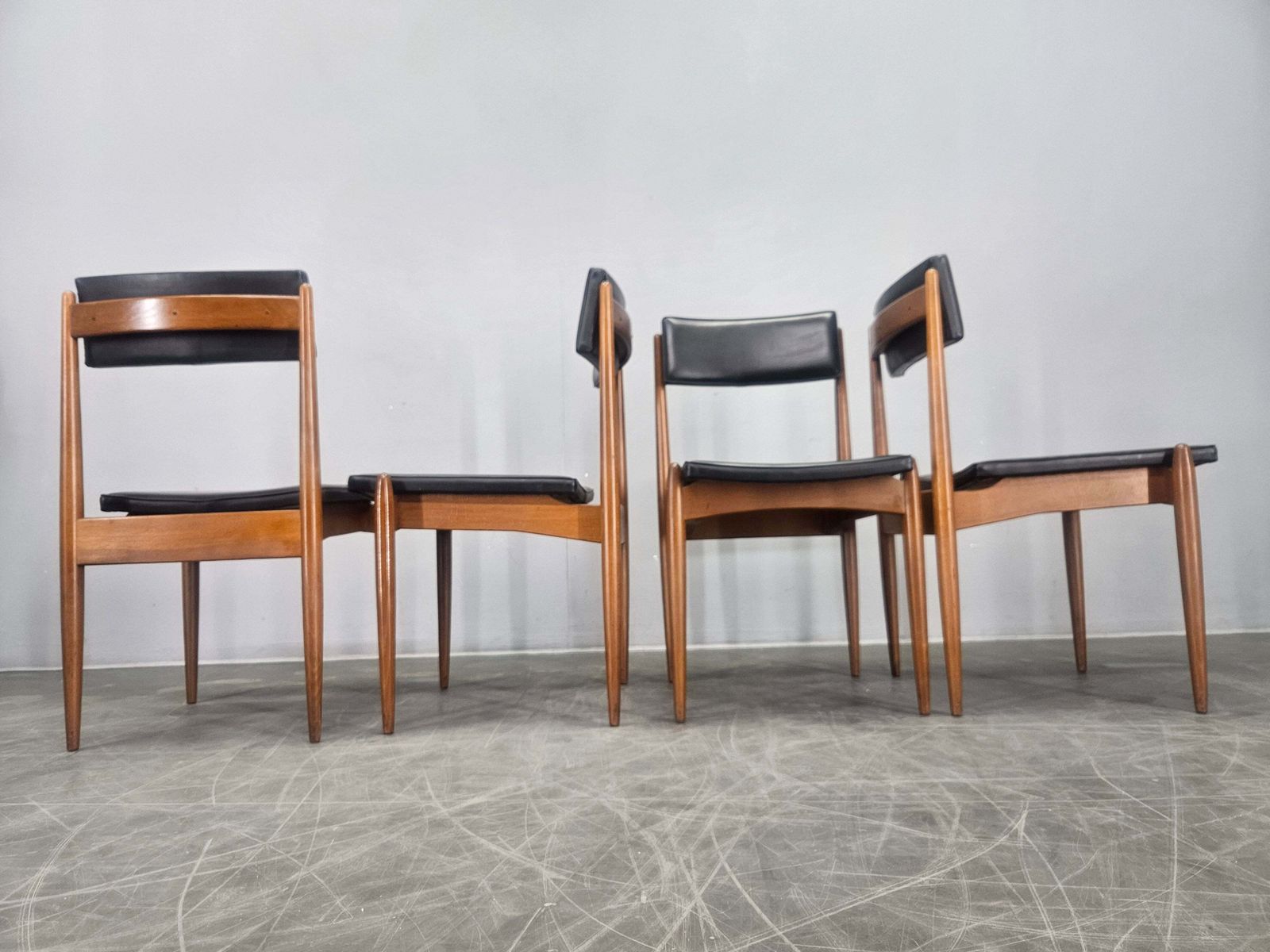 Ensemble de quatre fauteuils de salle à manger mid-century rares, Danemark, années 1970 photo for sale