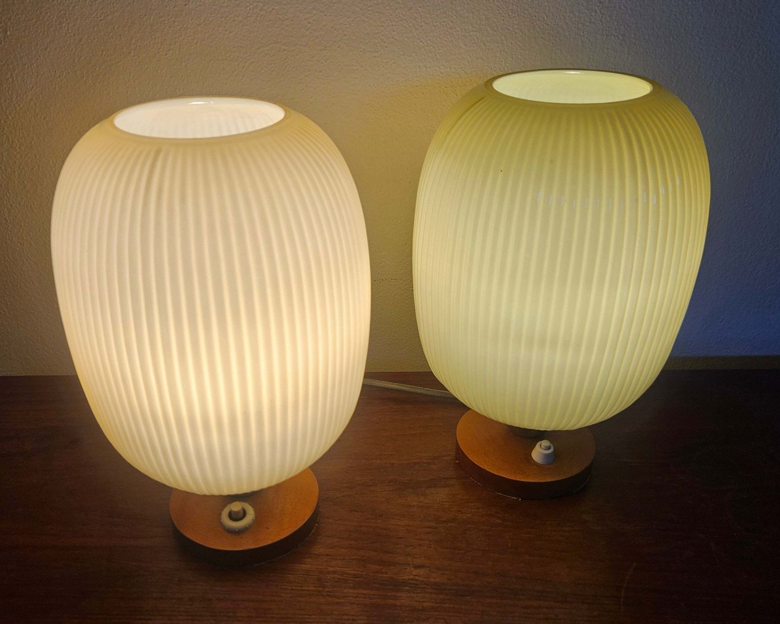 photo vinterior Rare Pair Of Table Lamps, Glass And Wood, 1960s