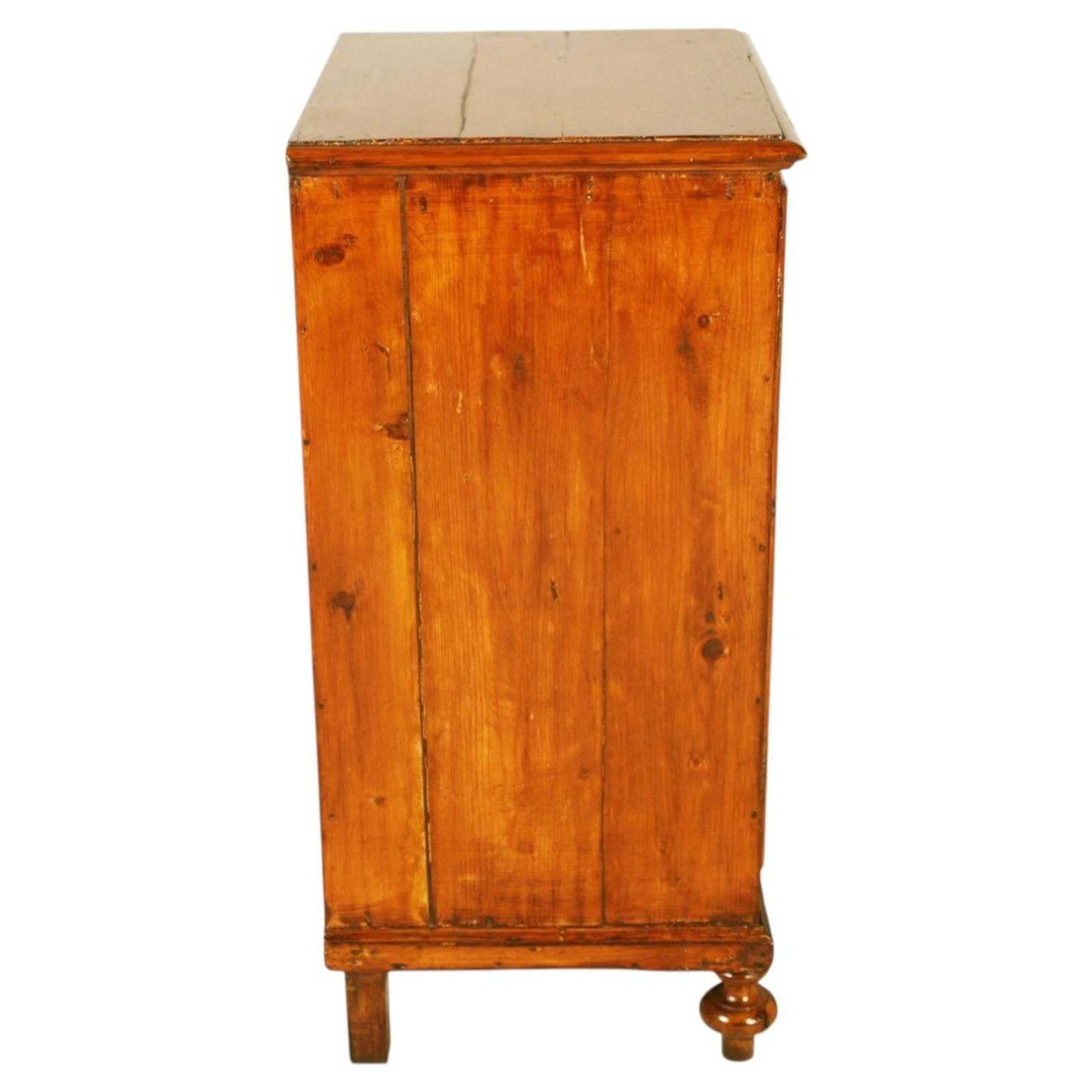 Antiek Lariks Kabinet uit een Venetiaanse Villa, Bassano del Grappa photo Meubels