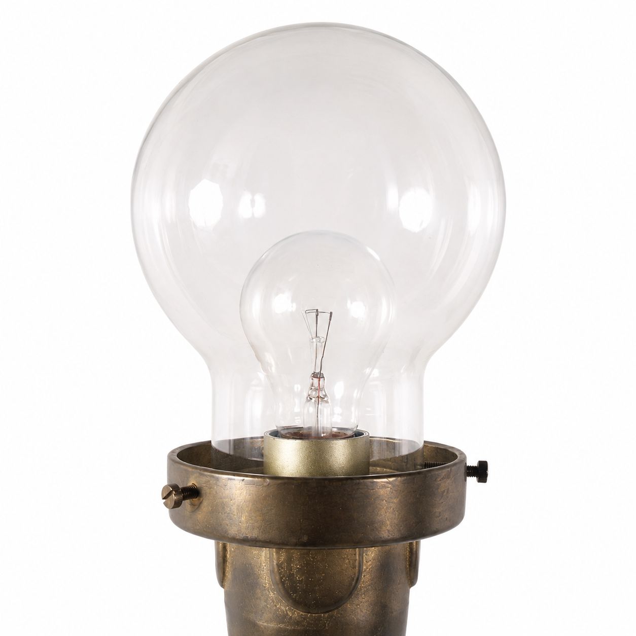 Sculpturaal zwaar bronzen wandlamp met grote heldere glazen bol, ca. 1970 photo 1952.0