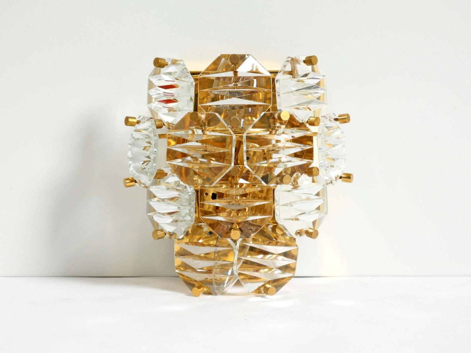 Kinkeldey Kristalglazen en Messing Wandlamp uit de jaren 1960 photo furniture