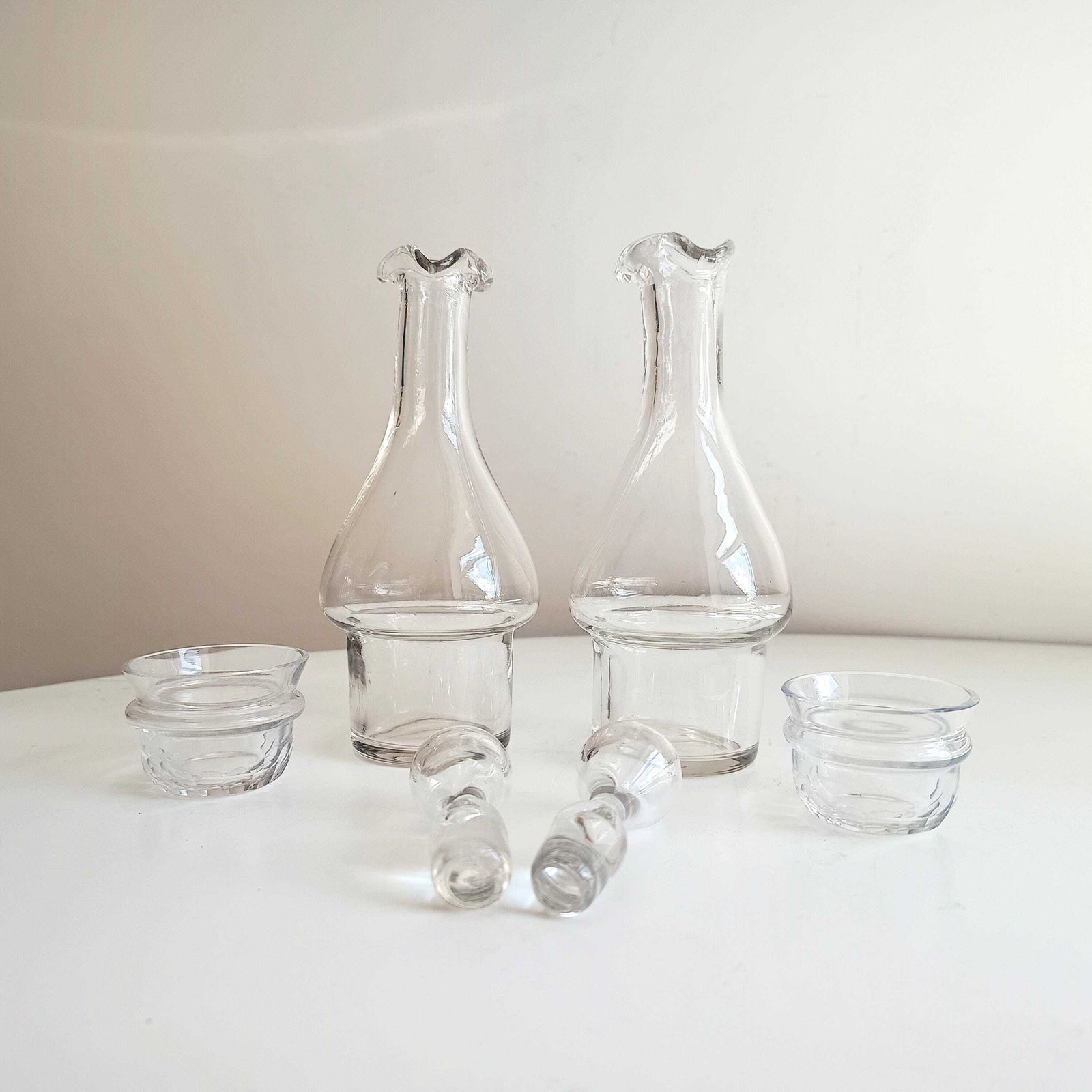 photo vintage Vintage Christofle Art Deco Cruet Set: Oil Vinegar Condiments Bottles / Jars, Silver Plated Stand