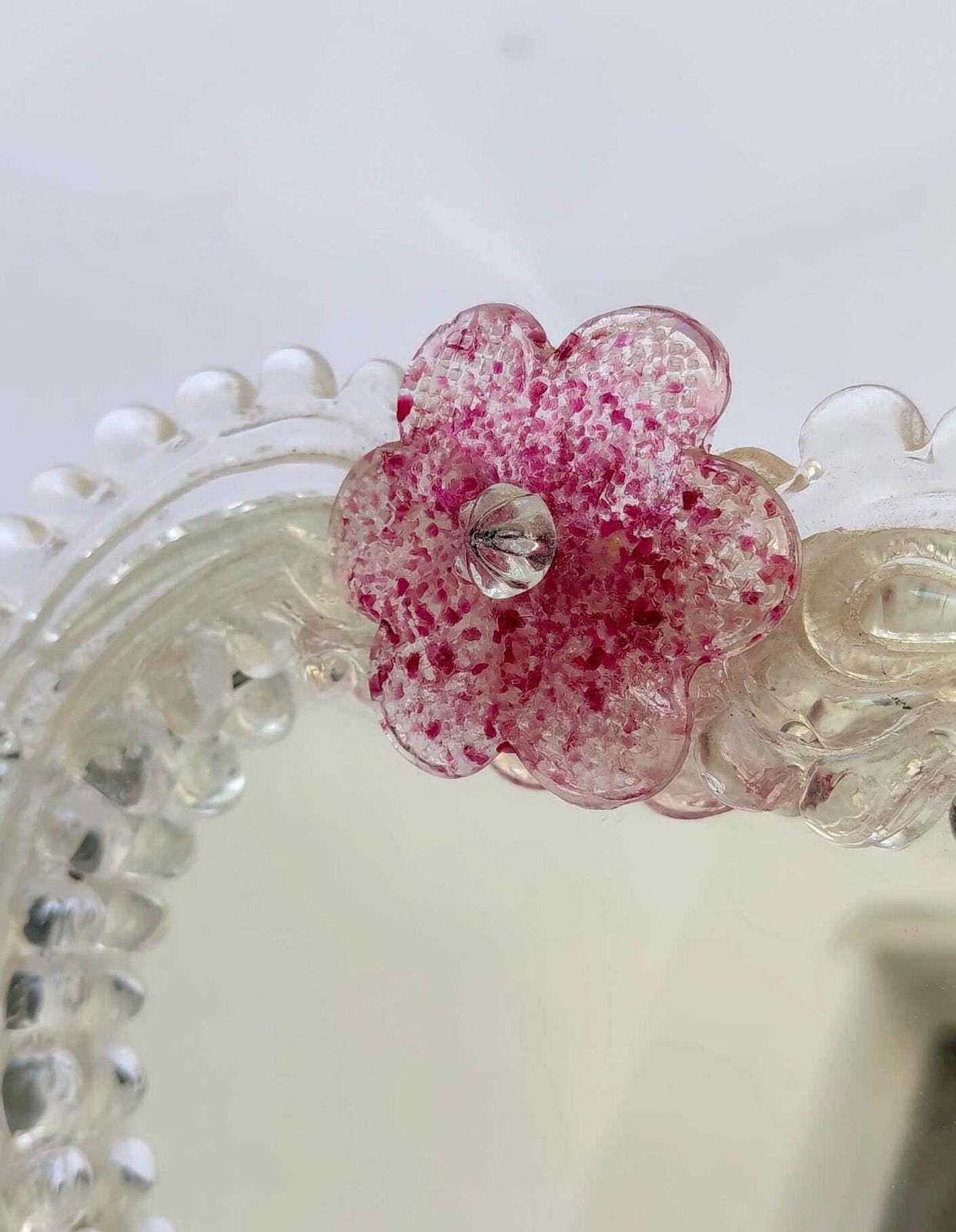 Miroir de table ou mural en verre de Murano, cadre à fleurs roses vintage, dans le style de Barovier photo furniture