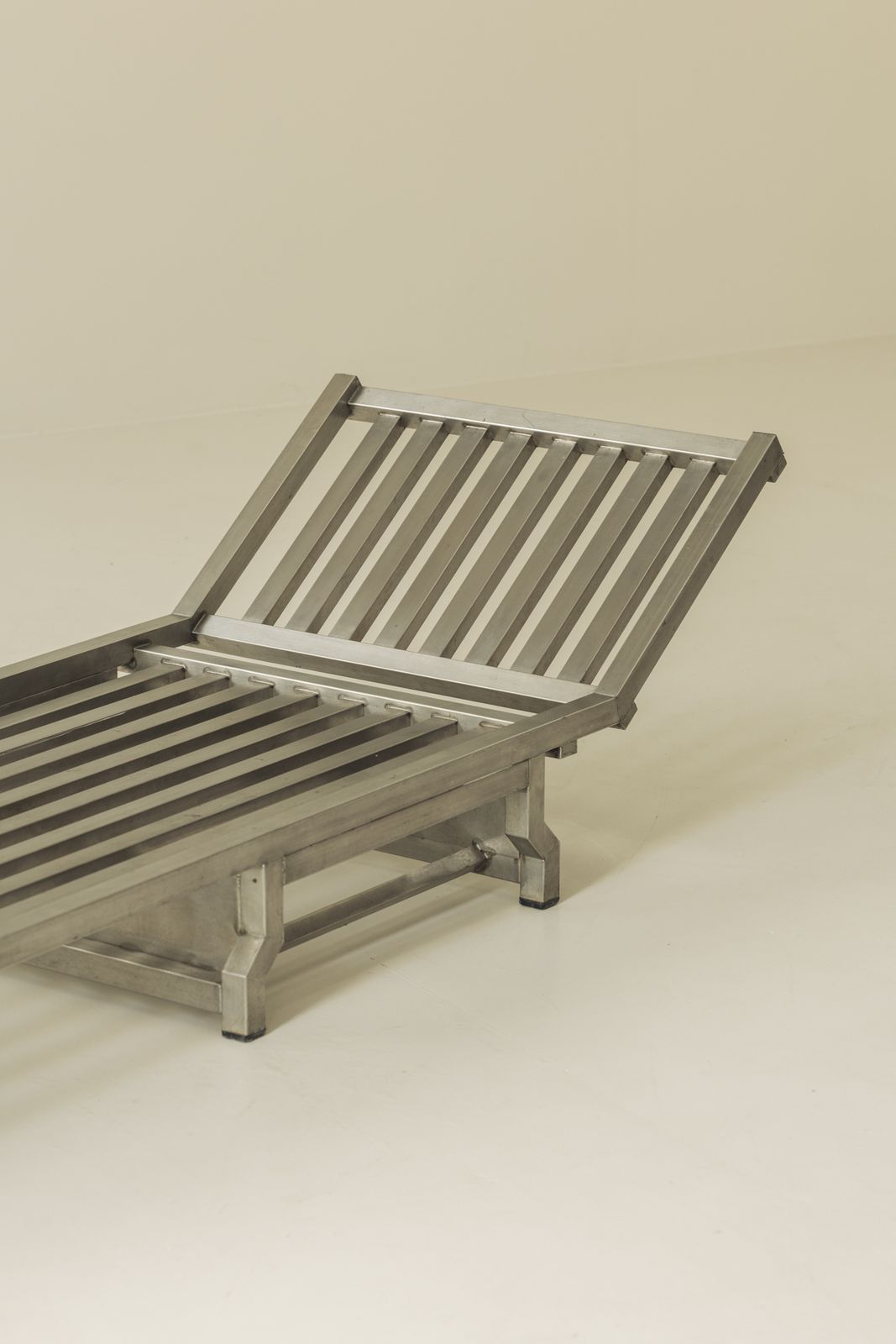 Frans roestvaststalen modernistisch dagslaapbed / chaise longue, jaren 1970. photo for sale