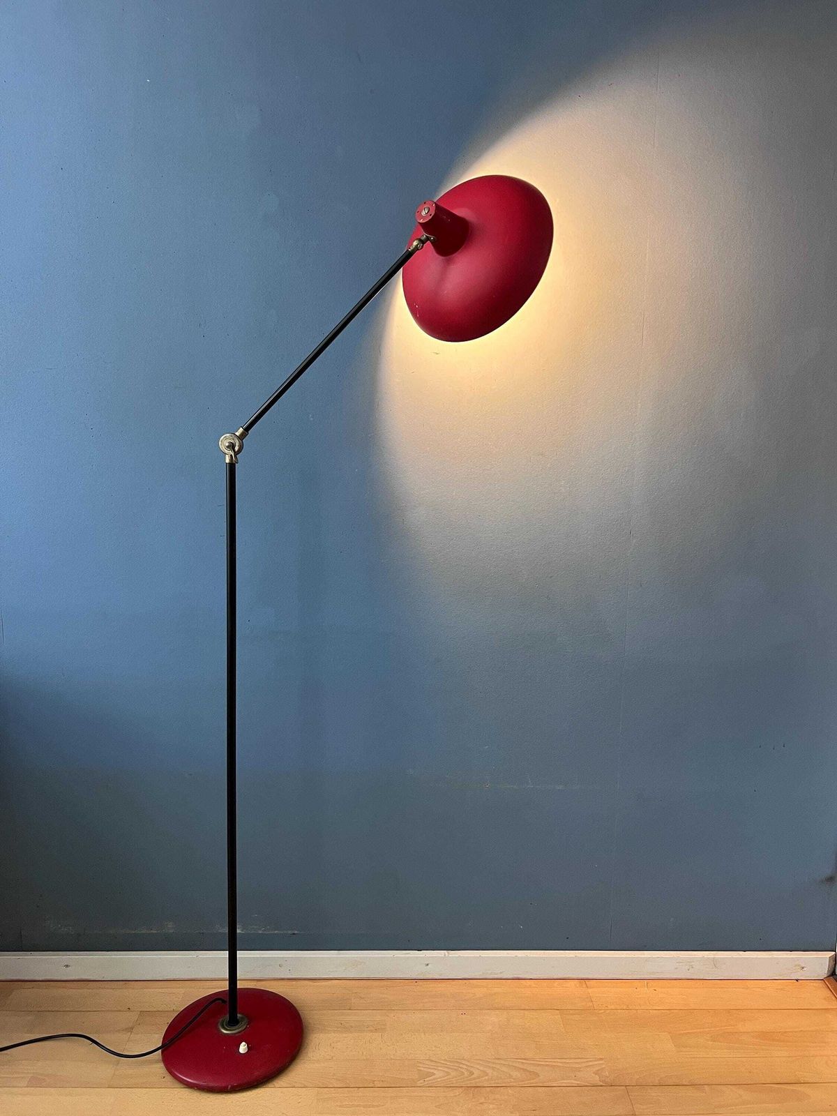 Vintage rode Anvia vloerlamp van J.J.M. Hoogervorst, verstelbare metalen lamp photo for sale
