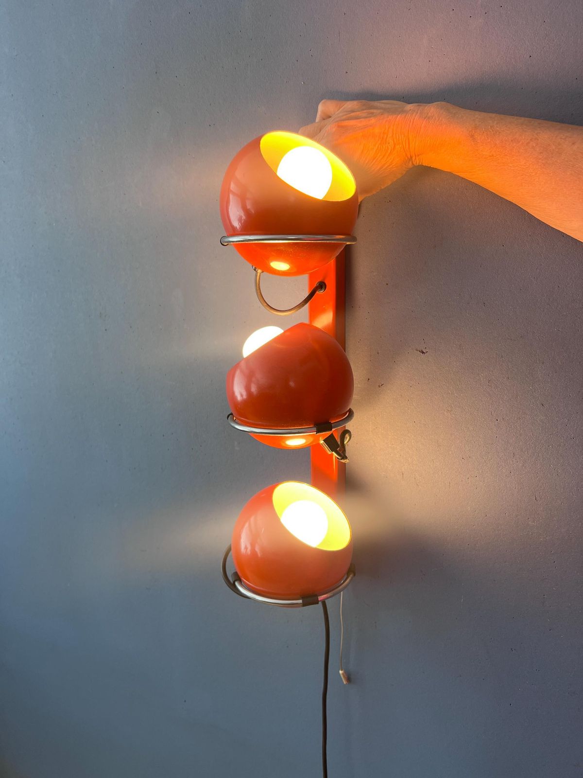 Mid Century rode Gepo Space Age Eyeball wandlamp photo for sale