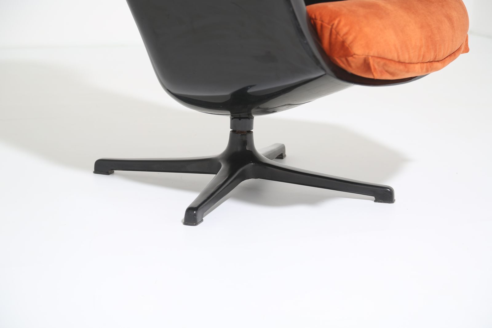 photo buy Vintage Swedish Space Age Swivel Lounge Chair "Galaxy" By Alf Svensson And Yngvar Sandström For Dux , 1960s