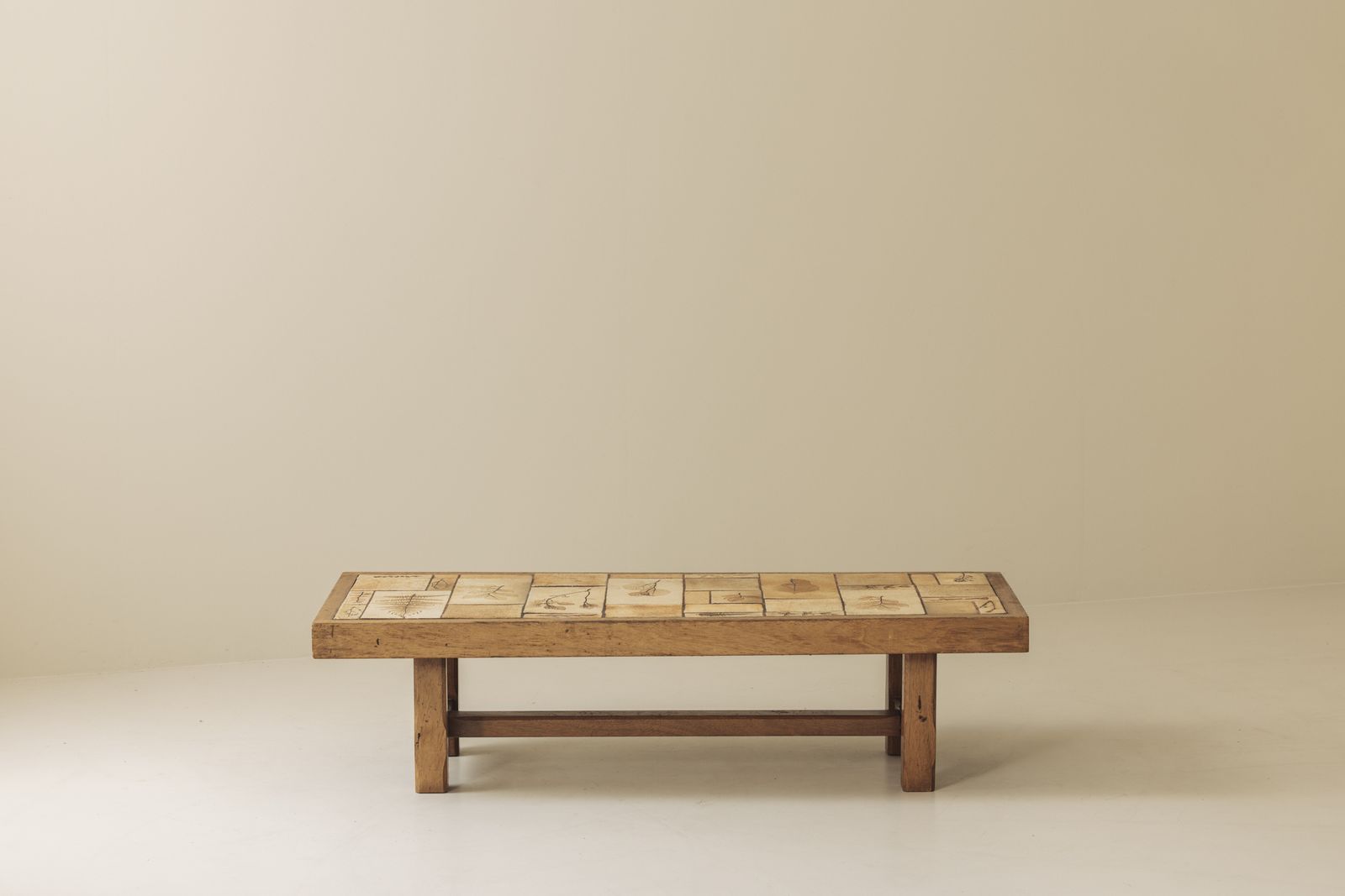 Salontafel van eiken en keramische zandsteen tegels door Roger Capron, Frankrijk 1965
