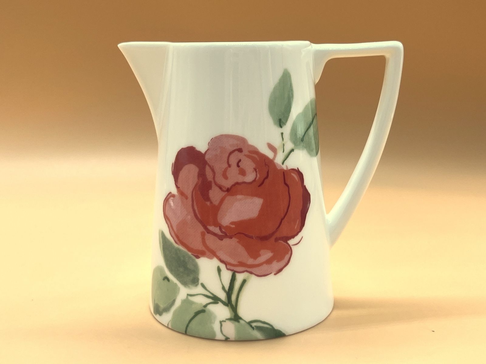Jasper Conran voor Wedgwood China Floral Design roomkannetje en suikerpot met deksel. In doos. photo 50.0