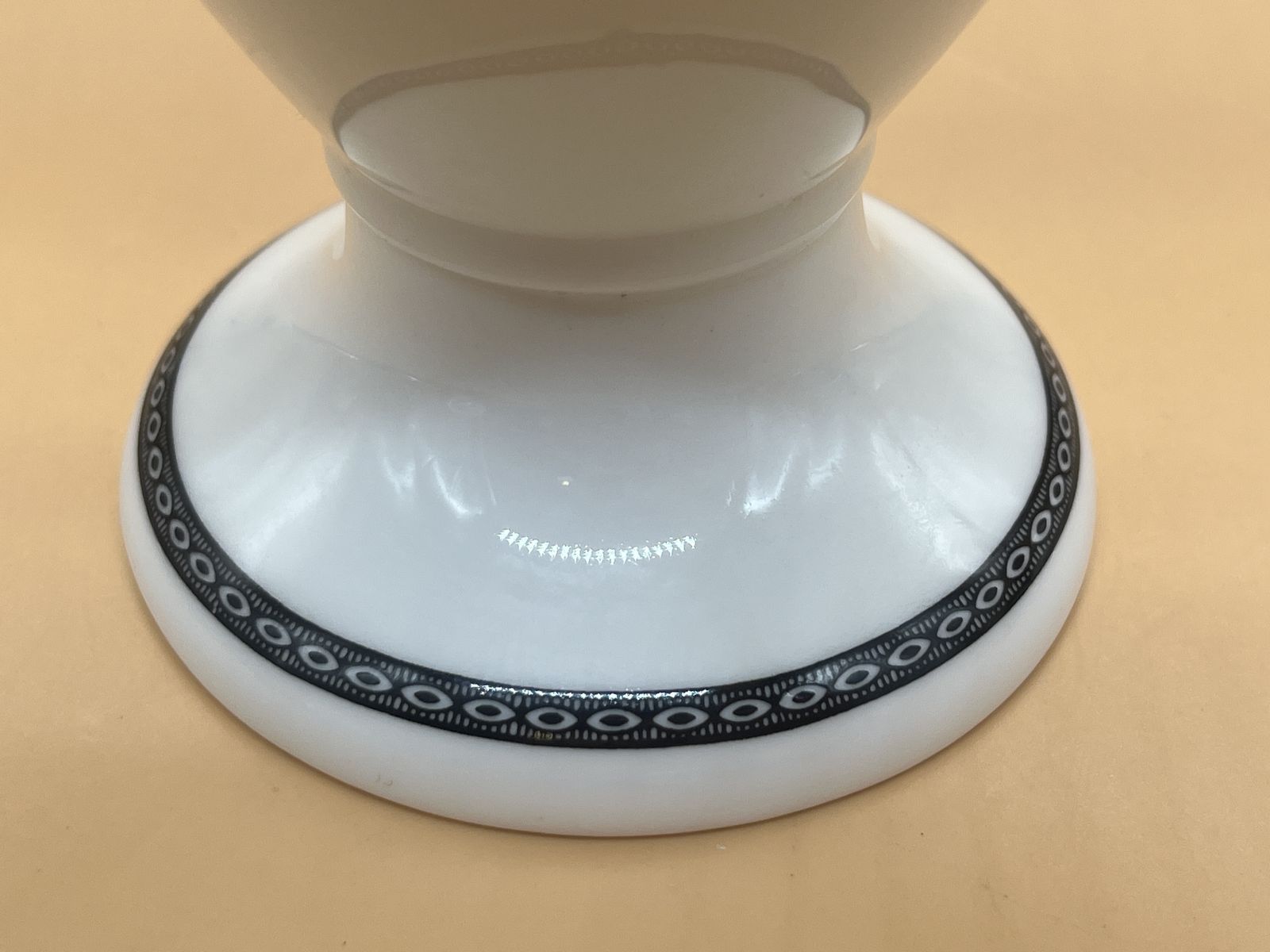 photo furniture Wedgwood China Large 2 Pint Capacity Colonnade Design Coffee Pot. W4340.