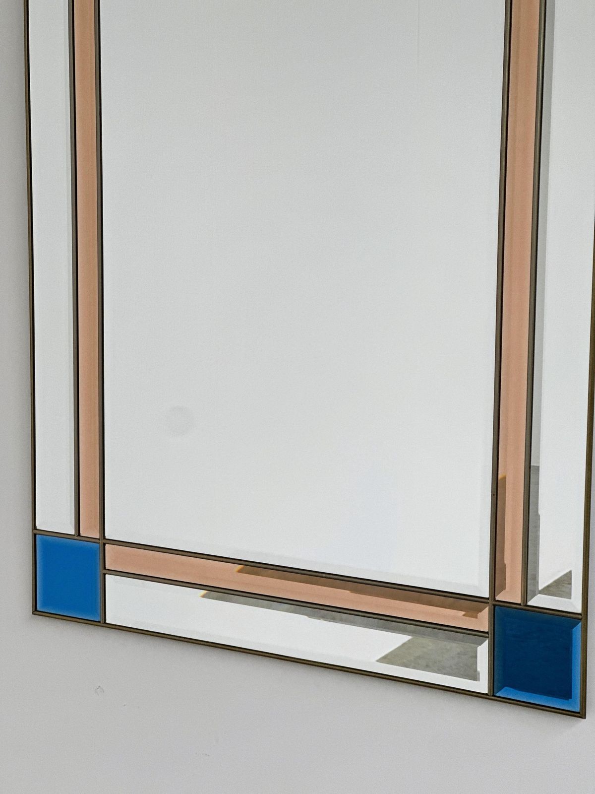 Zeldzame vintage Italiaanse spiegel met messing, blauw en perzikkleurig geslepen glas, jaren 1980 photo buy