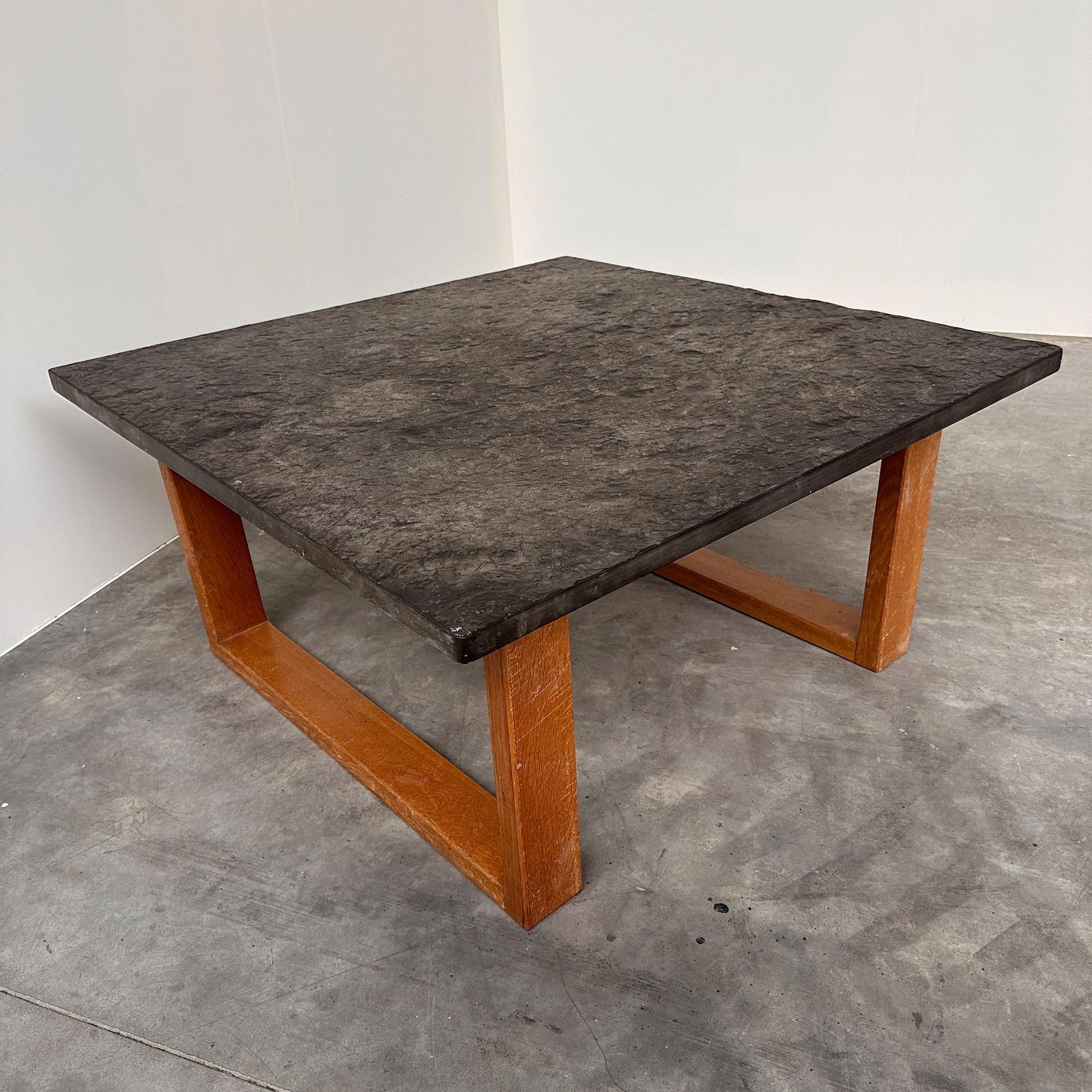 Vintage Belgische Leisteen & Eiken Salontafel, jaren 1970 photo vintage