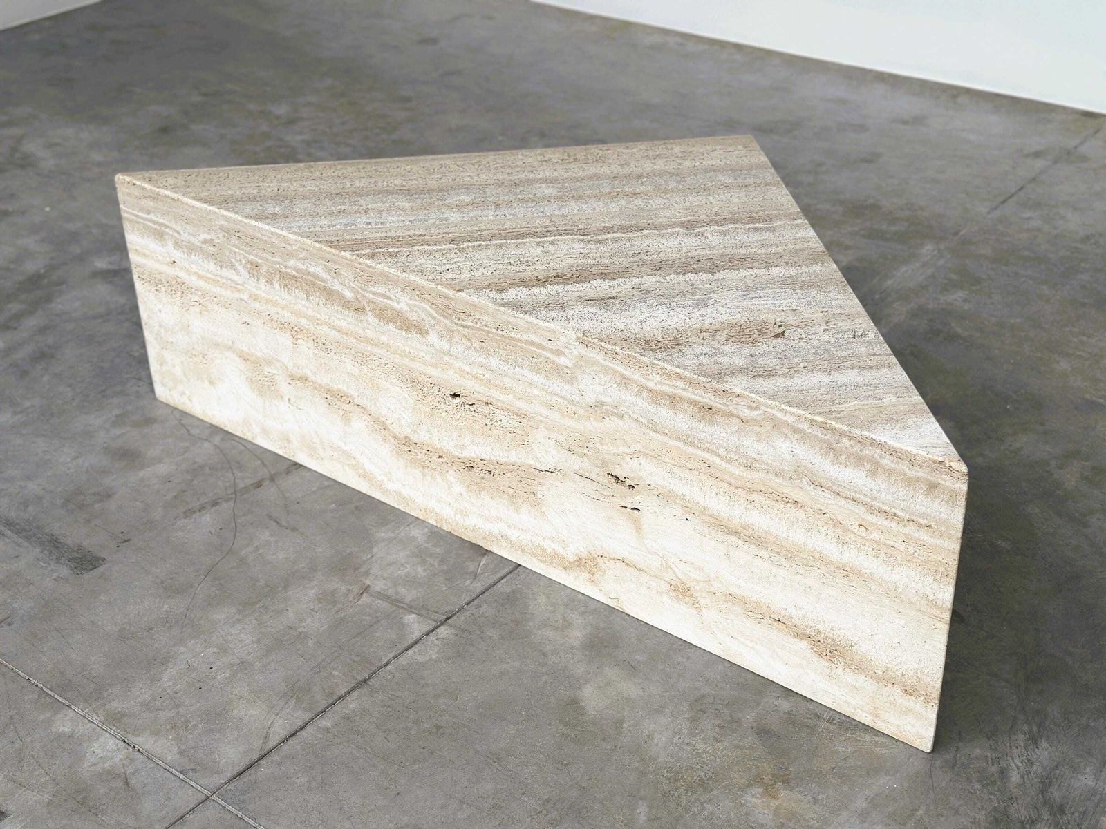 Up & Up grote Italiaanse Brutalist travertijn salontafel, tweedelig geometrisch modulair, Made In Italy, jaren 1970 photo for sale
