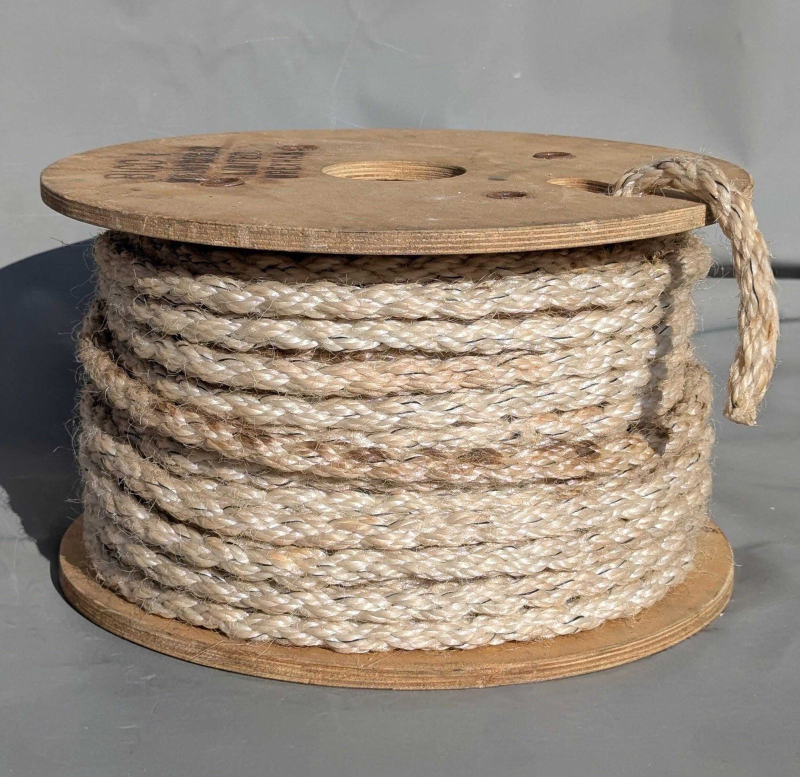 Grande bobine de câble vintage Bicc photo for sale