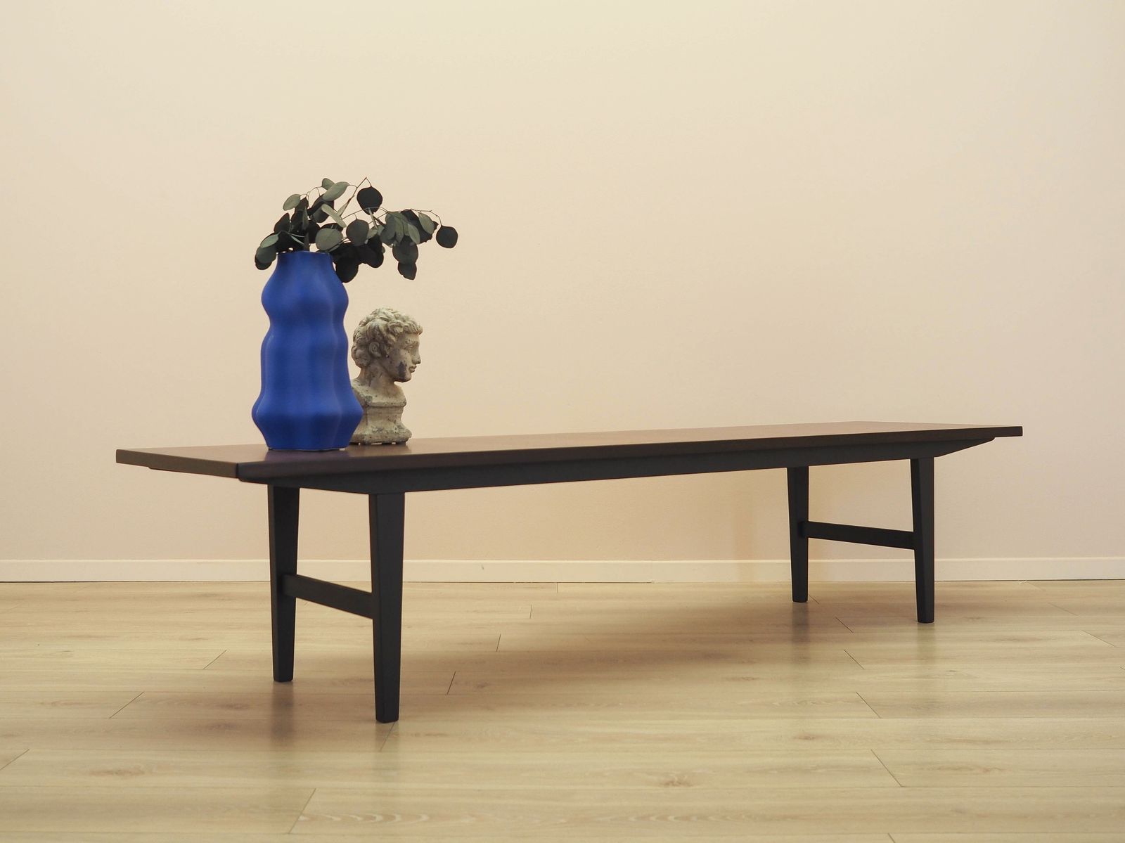 Dressoir op zwart frame, gefineerd blad, Deens design, jaren 1970 photo Meubels