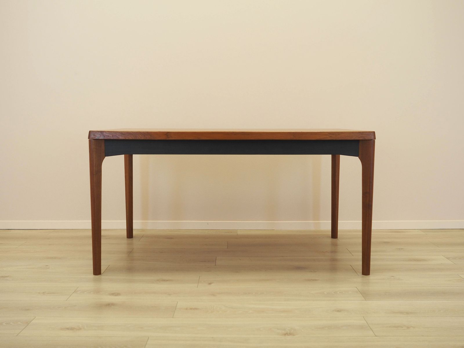 Teakhouten uitschuifbare eettafel van Henning Kjærnulf, Vejle Stole & Møbelfabrik, Denemarken, jaren 1960 photo furniture