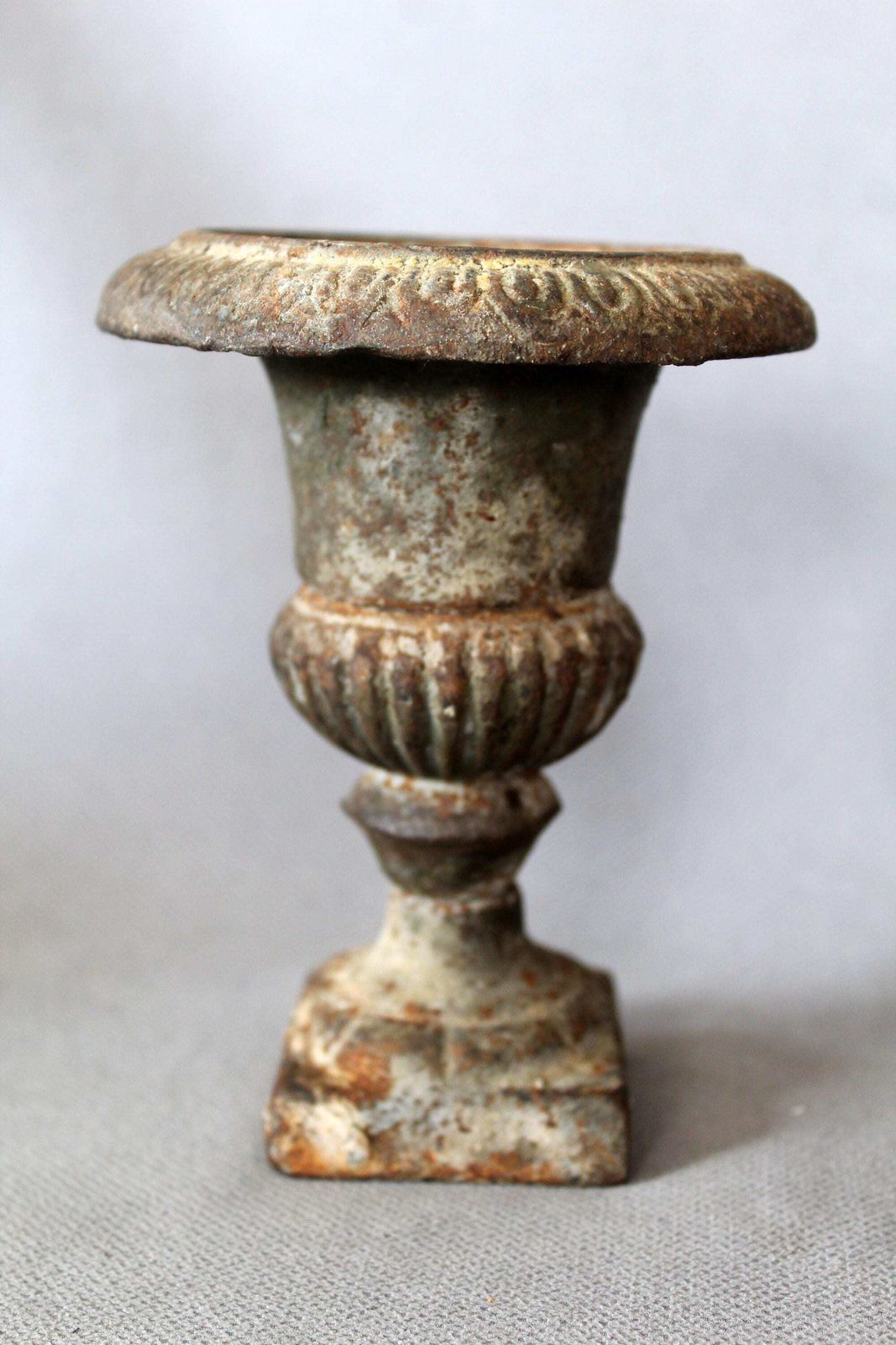 Set Of 3 Antique Heavy Small Cast Iron Planter, Medicis Vase, Country French Rustic Decoration, Garden Planter, Exterior, 13 Centimeter photo 130.0