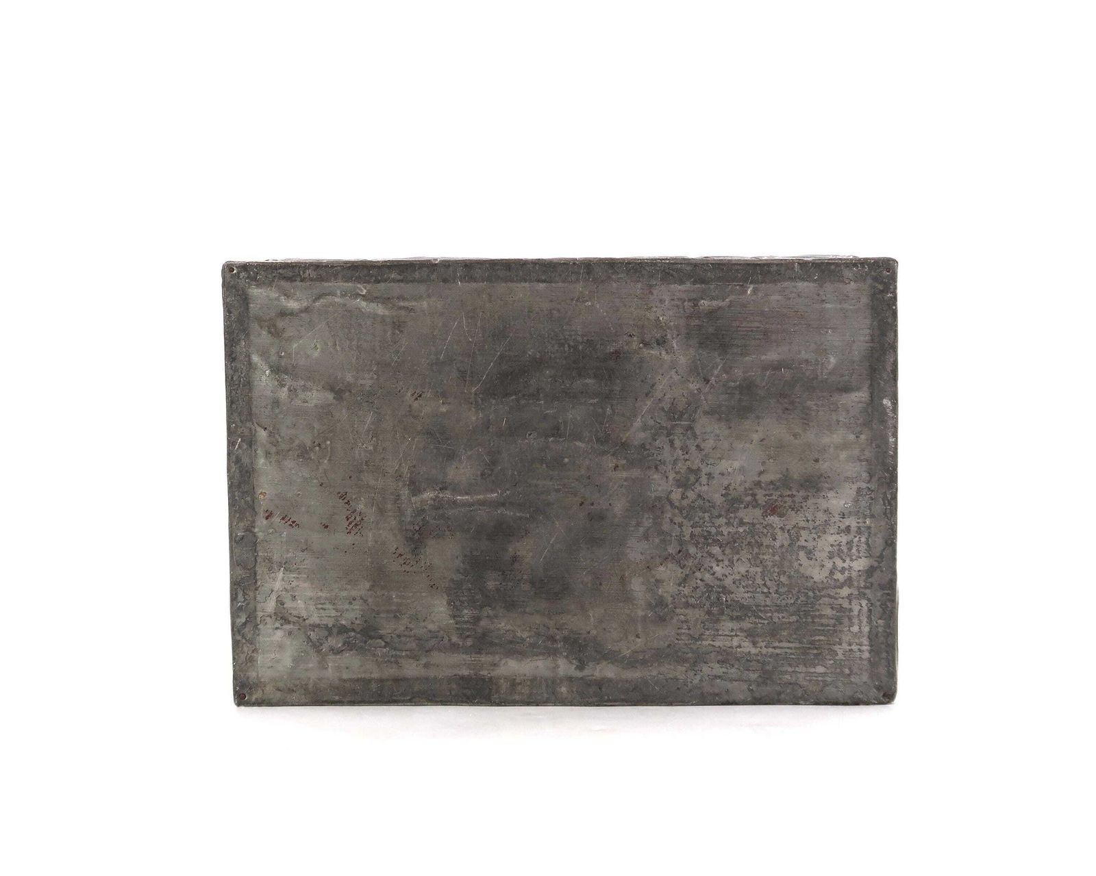 photo buy Frans art nouveau tinnen cassette, repoussé en gehamerd tin, ca. 1900-1915, toegeschreven aan de stijl van Daguet, art deco Frankrijk Alfred Daguet
