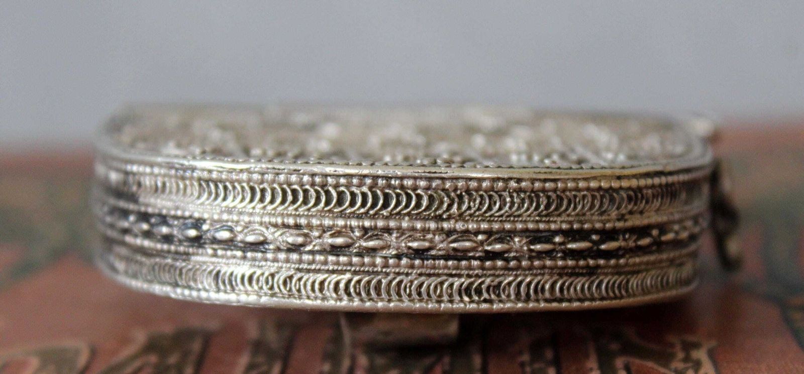photo buy Antique Yemen Mahfaza Silver Belt Purse, Removable Pin, Belt Loop On Back, Maker's Mark, Hand Made, Filigree, Pouch, Sanduq